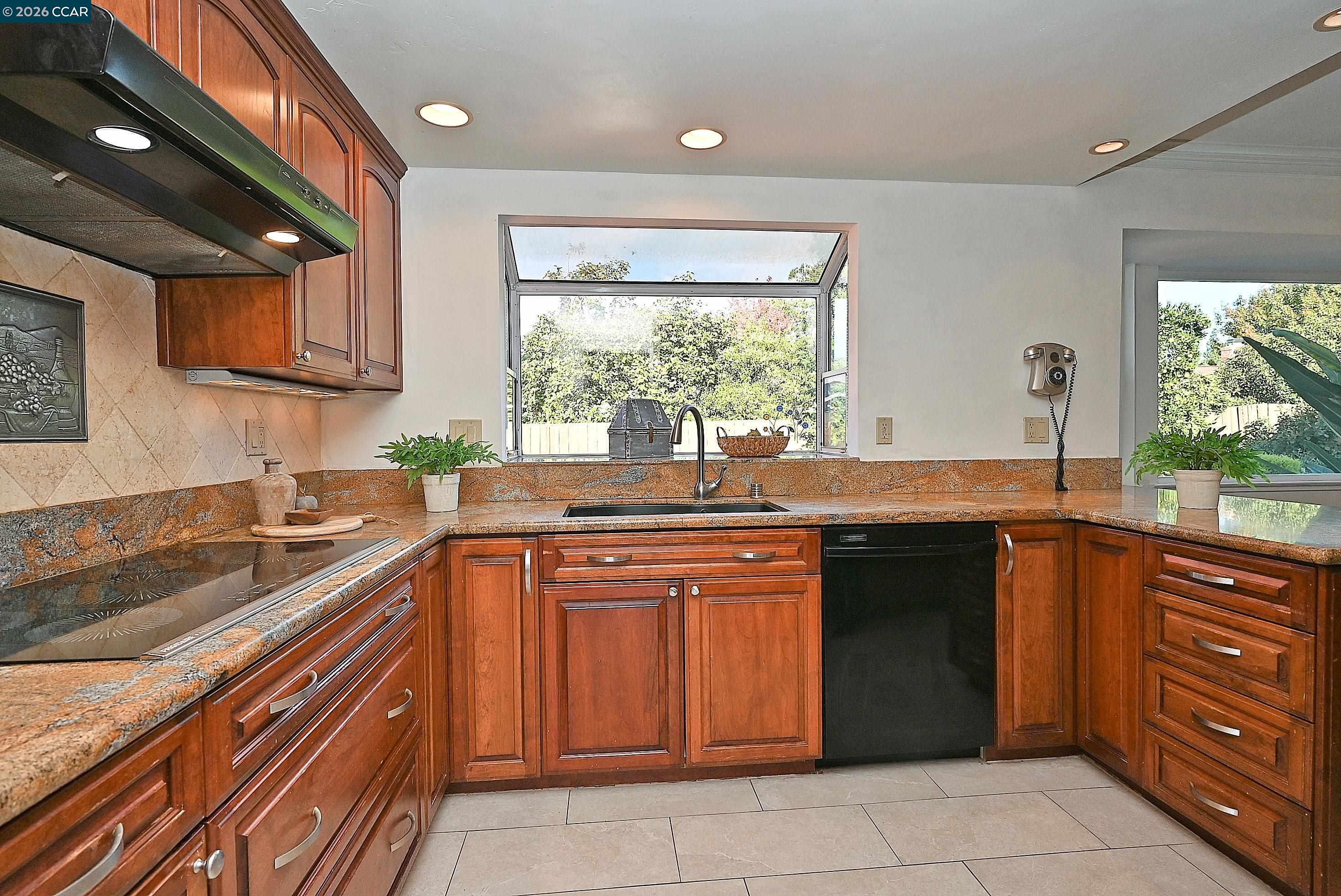 Detail Gallery Image 15 of 47 For 5091 Saint Celestine Court, Concord,  CA 94521 - 4 Beds | 2/1 Baths