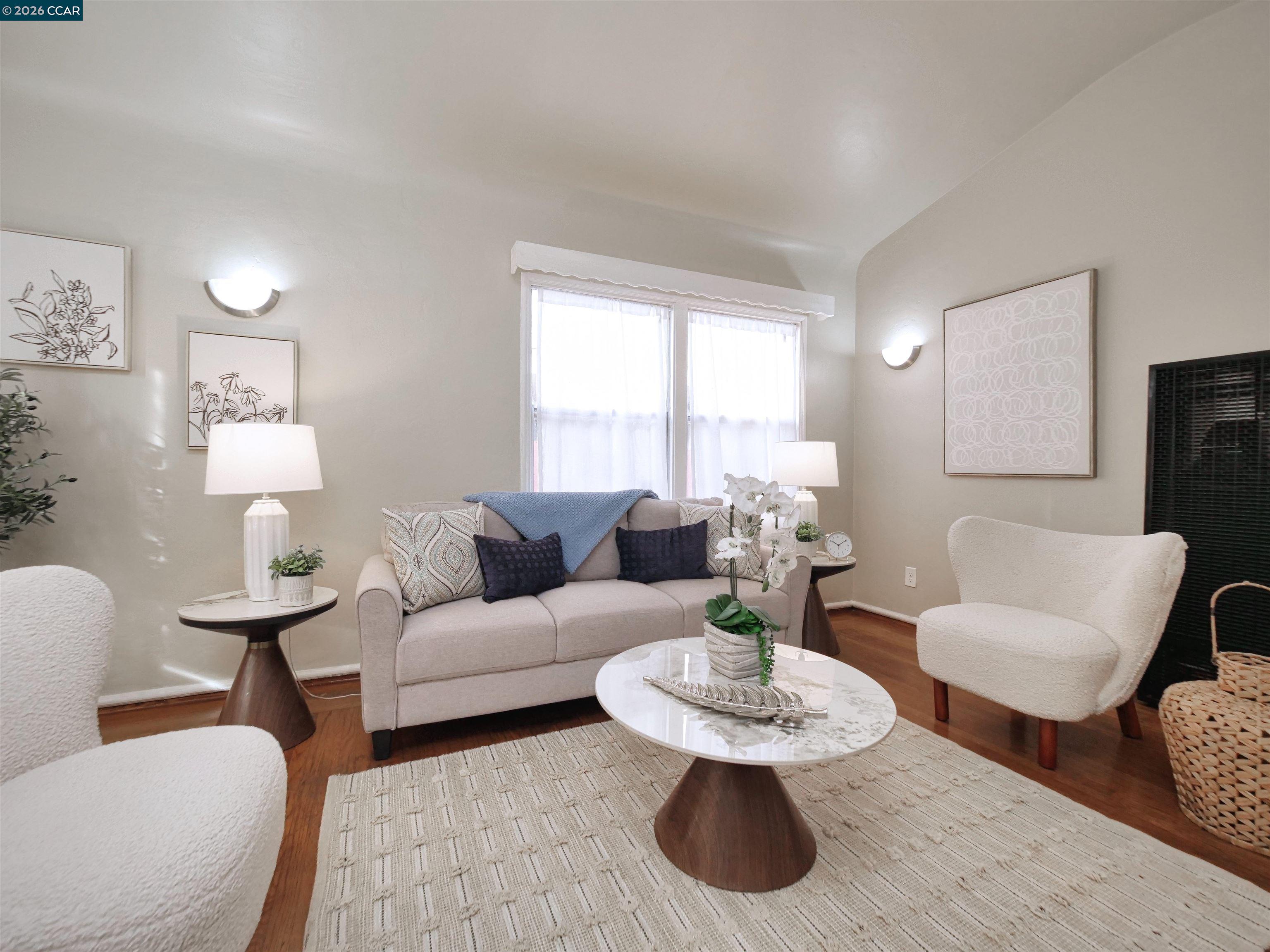 Front Image Thumbnail for CC41120445