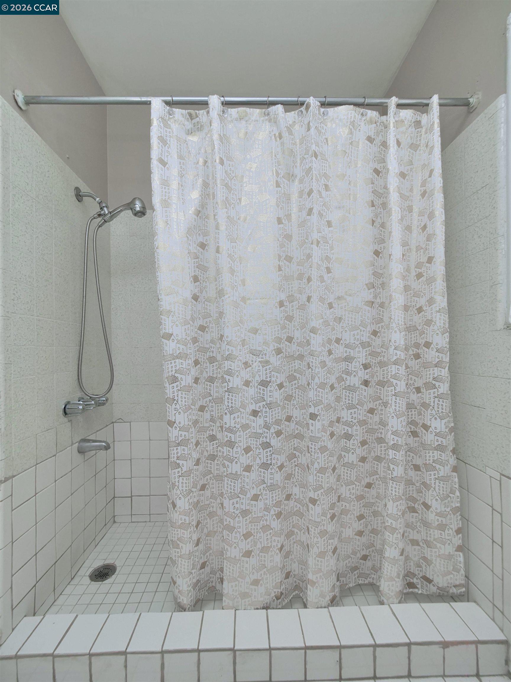 Detail Gallery Image 17 of 26 For 2555 Barrett Ave, Richmond,  CA 94804 - 2 Beds | 1 Baths