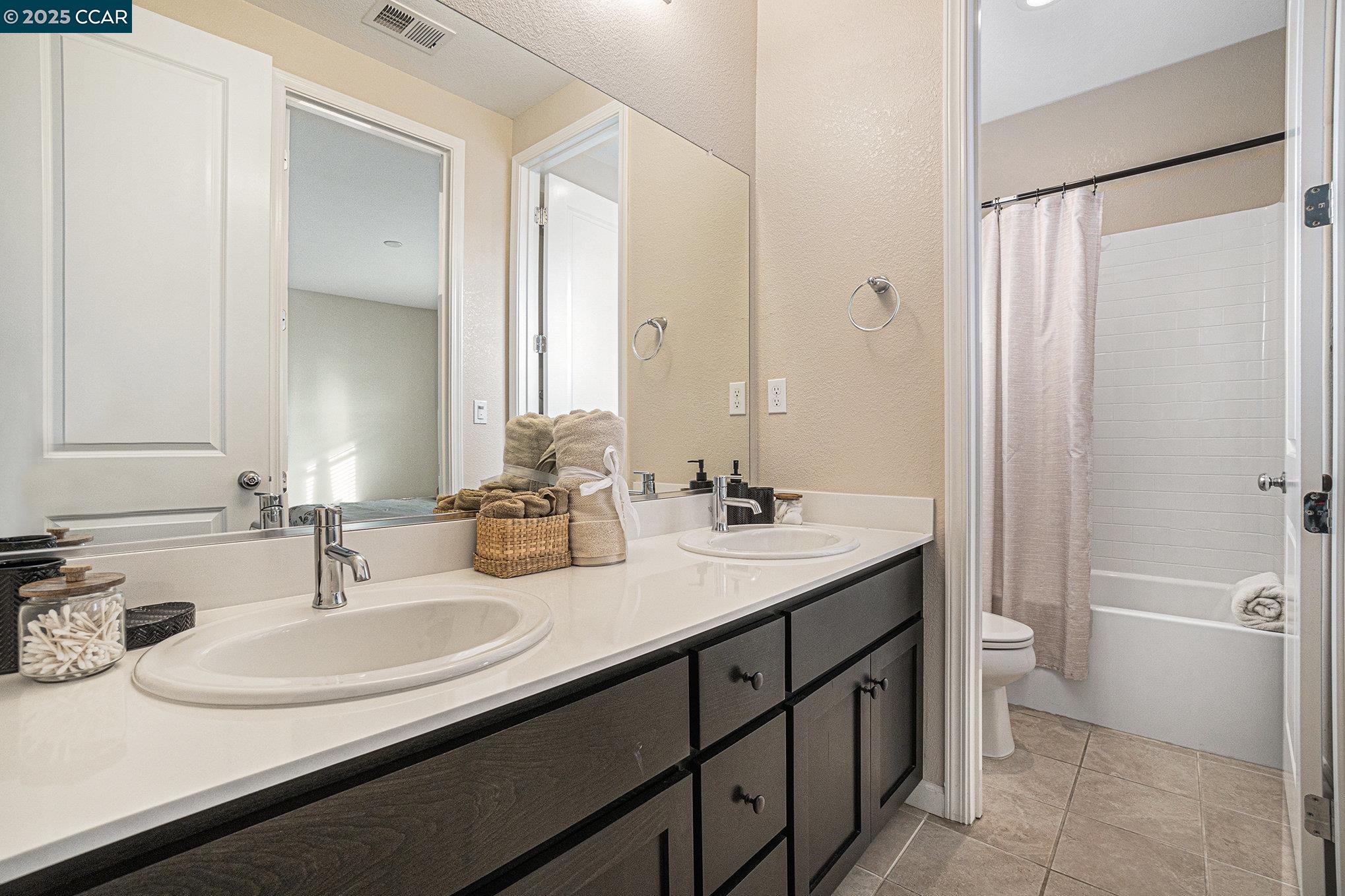 Detail Gallery Image 29 of 45 For 208 Littleton St, Oakley,  CA 94561 - 5 Beds | 4 Baths