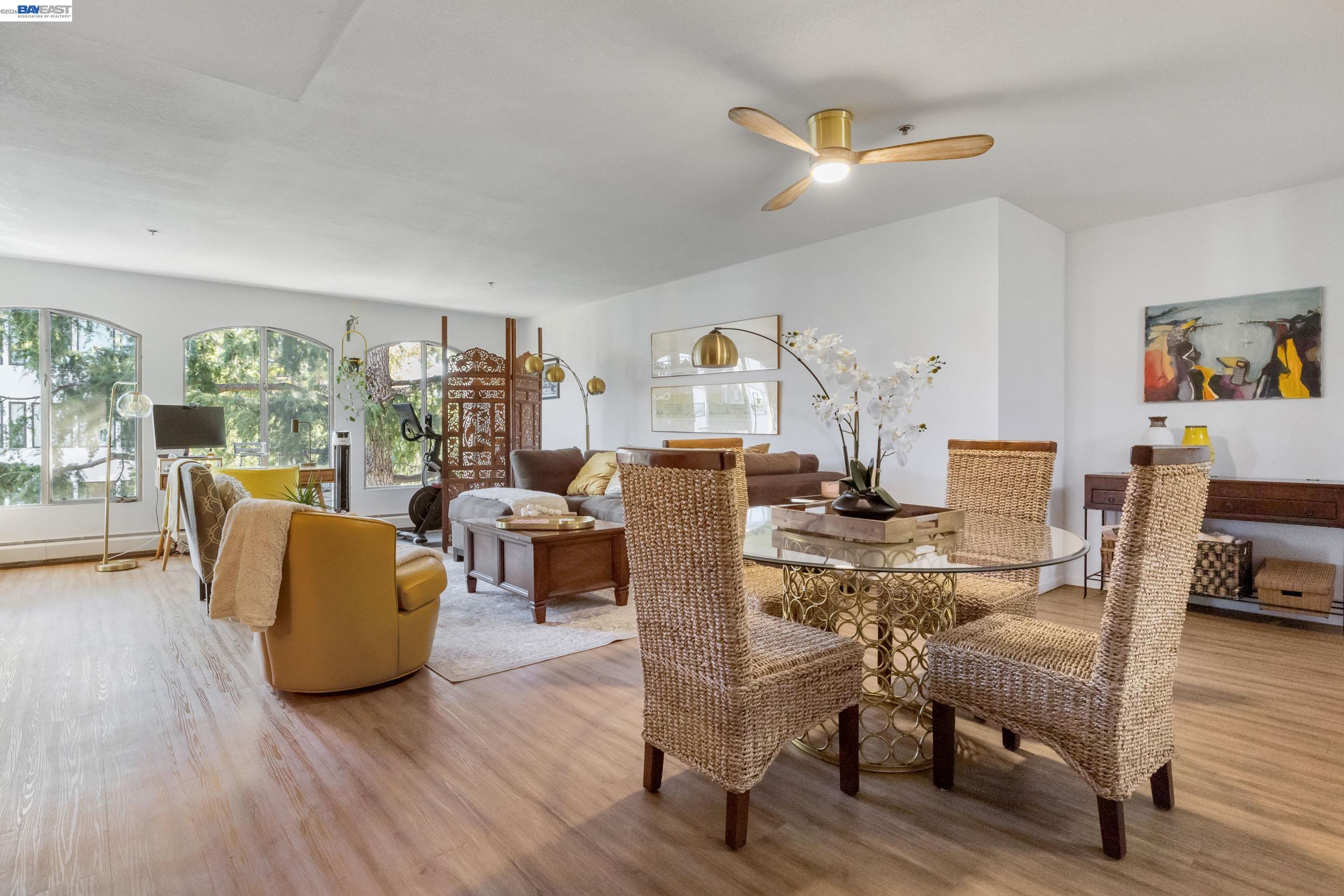 Detail Gallery Image 2 of 32 For 5405 Carlton St #303,  Oakland,  CA 94618 - 2 Beds | 2 Baths