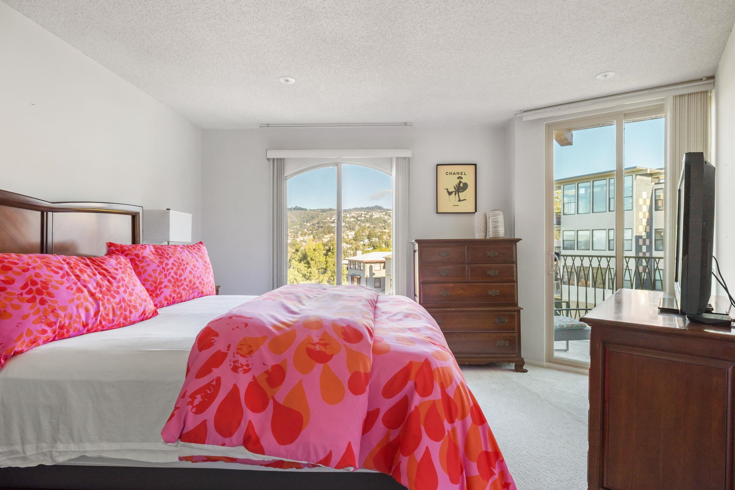 Detail Gallery Image 12 of 32 For 5405 Carlton St #303,  Oakland,  CA 94618 - 2 Beds | 2 Baths