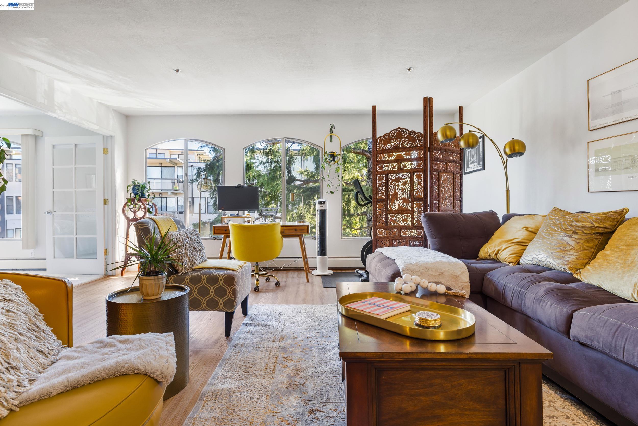 Detail Gallery Image 3 of 32 For 5405 Carlton St #303,  Oakland,  CA 94618 - 2 Beds | 2 Baths