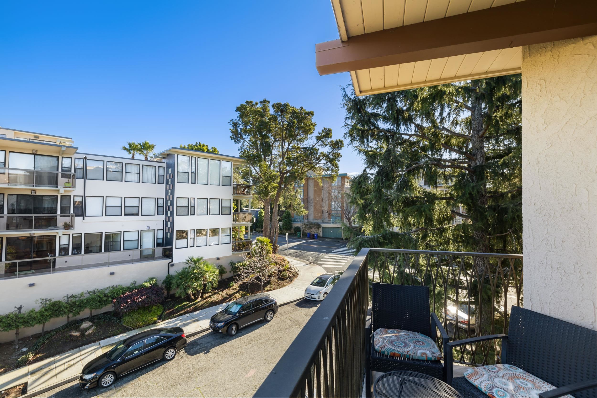 Detail Gallery Image 22 of 32 For 5405 Carlton St #303,  Oakland,  CA 94618 - 2 Beds | 2 Baths