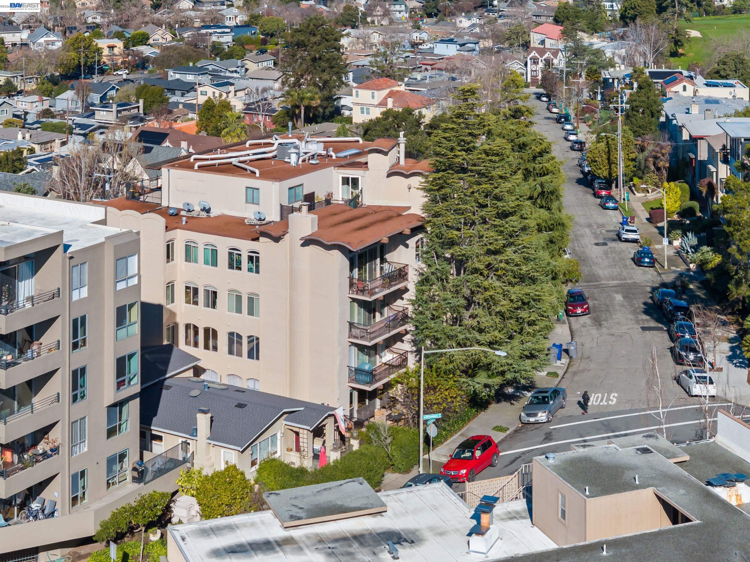Detail Gallery Image 27 of 32 For 5405 Carlton St #303,  Oakland,  CA 94618 - 2 Beds | 2 Baths