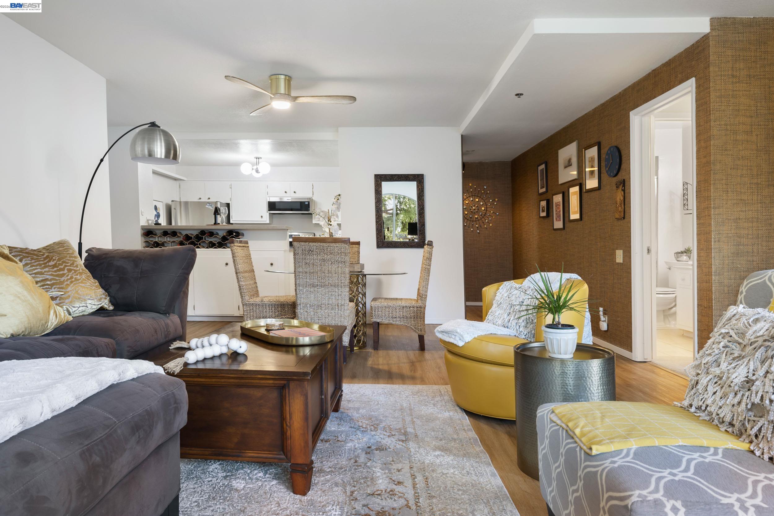 Detail Gallery Image 6 of 32 For 5405 Carlton St #303,  Oakland,  CA 94618 - 2 Beds | 2 Baths