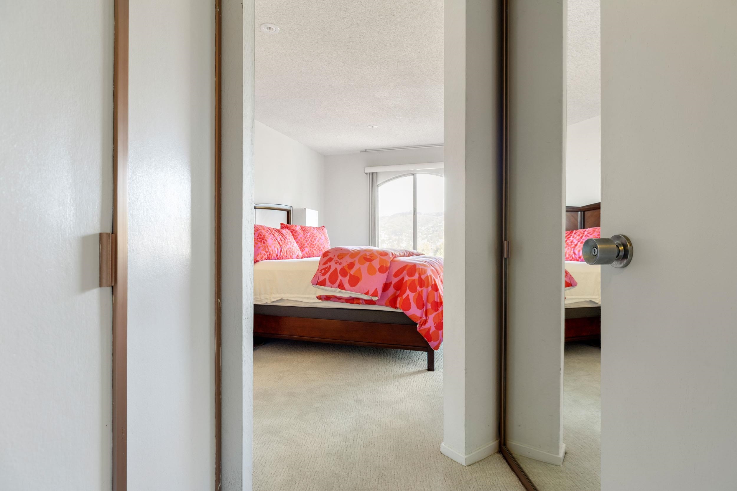 Detail Gallery Image 10 of 32 For 5405 Carlton St #303,  Oakland,  CA 94618 - 2 Beds | 2 Baths
