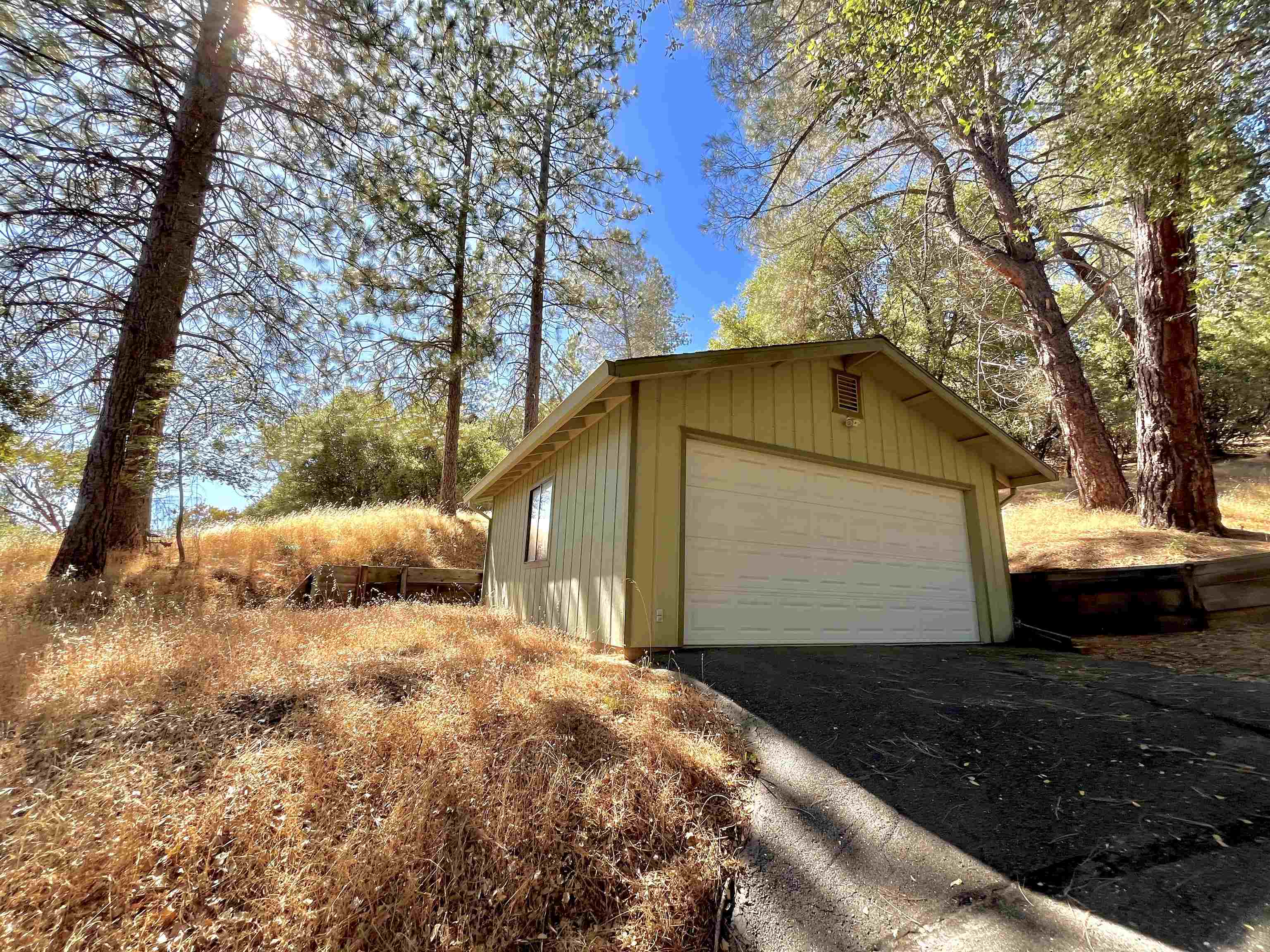 Detail Gallery Image 4 of 55 For 20872 Mckinley Way, Groveland,  CA 95321 - 2 Beds | 2 Baths