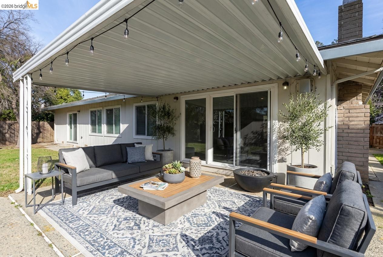 Detail Gallery Image 4 of 35 For 7011 Shoreham Pl, Stockton,  CA 95207 - 4 Beds | 2 Baths