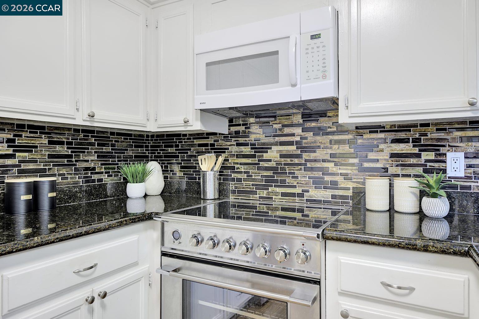 Photo #8: 41120618 Listing: Photo #8