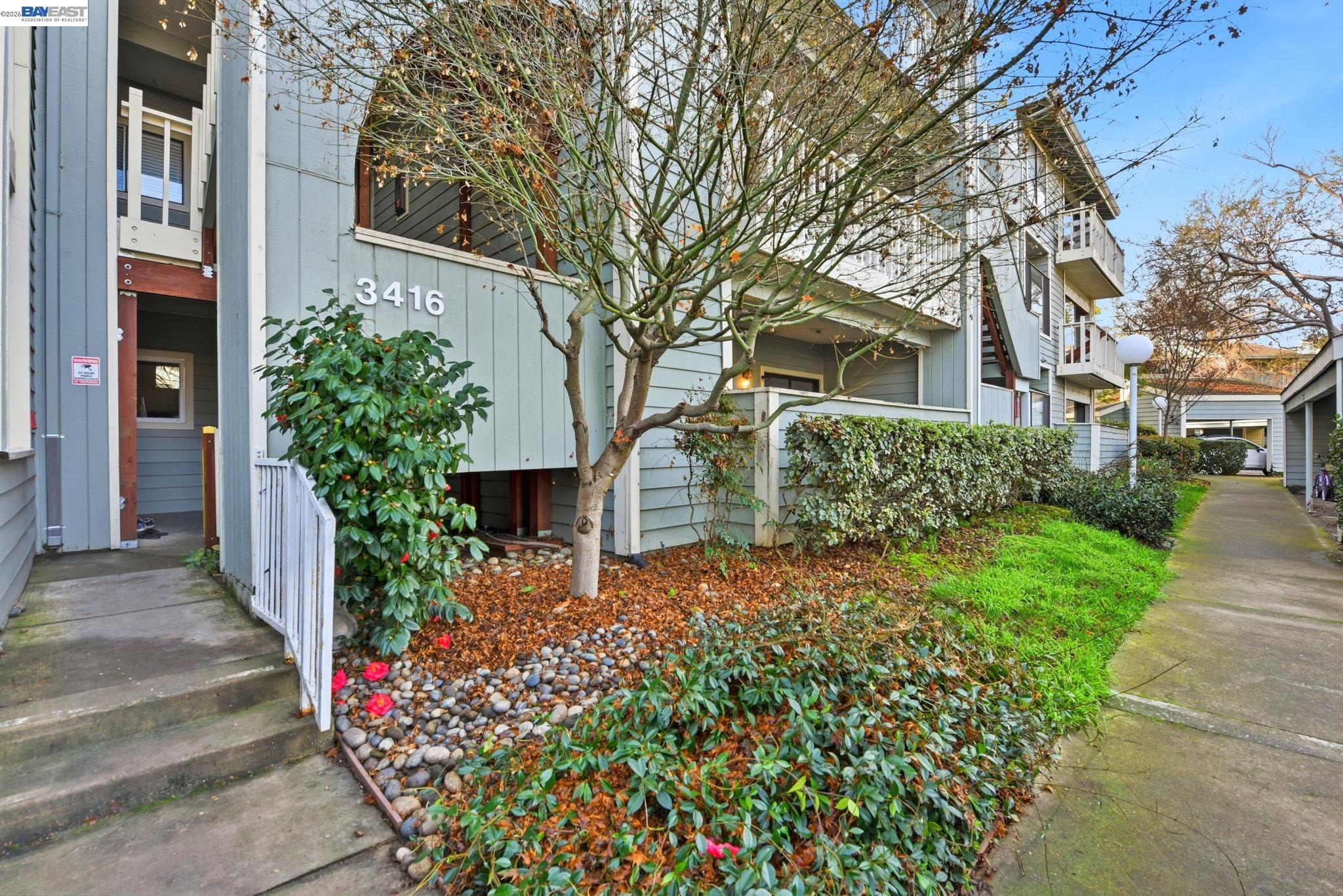 Front Image Thumbnail for BE41120624