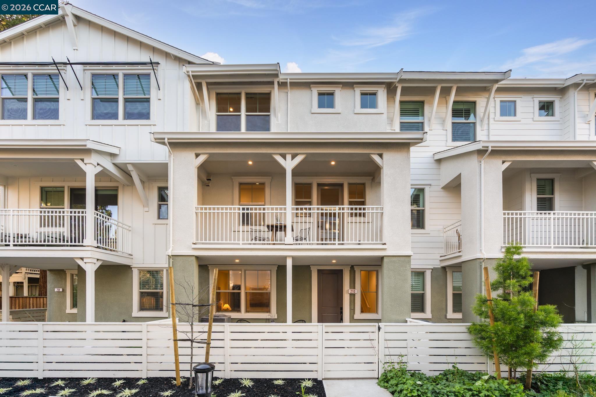 Front Image Thumbnail for CC41120645