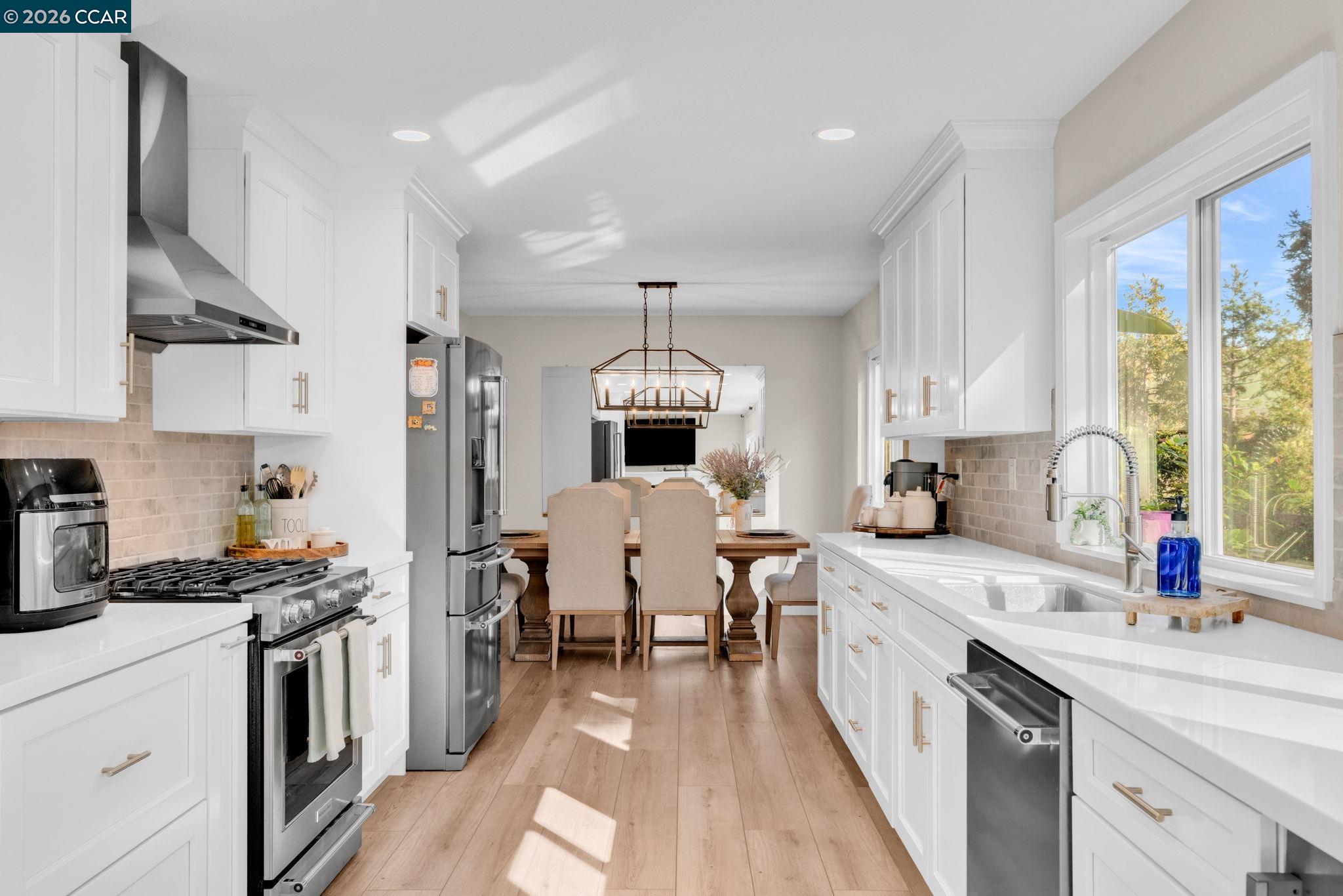 Detail Gallery Image 2 of 51 For 327 Mt Washington Way, Clayton,  CA 94517 - 5 Beds | 2/1 Baths