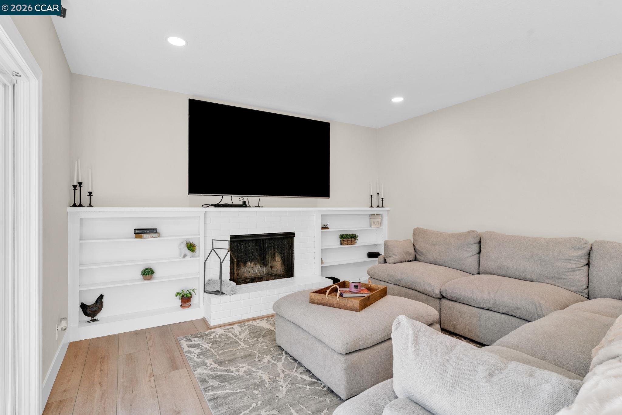 Detail Gallery Image 15 of 51 For 327 Mt Washington Way, Clayton,  CA 94517 - 5 Beds | 2/1 Baths