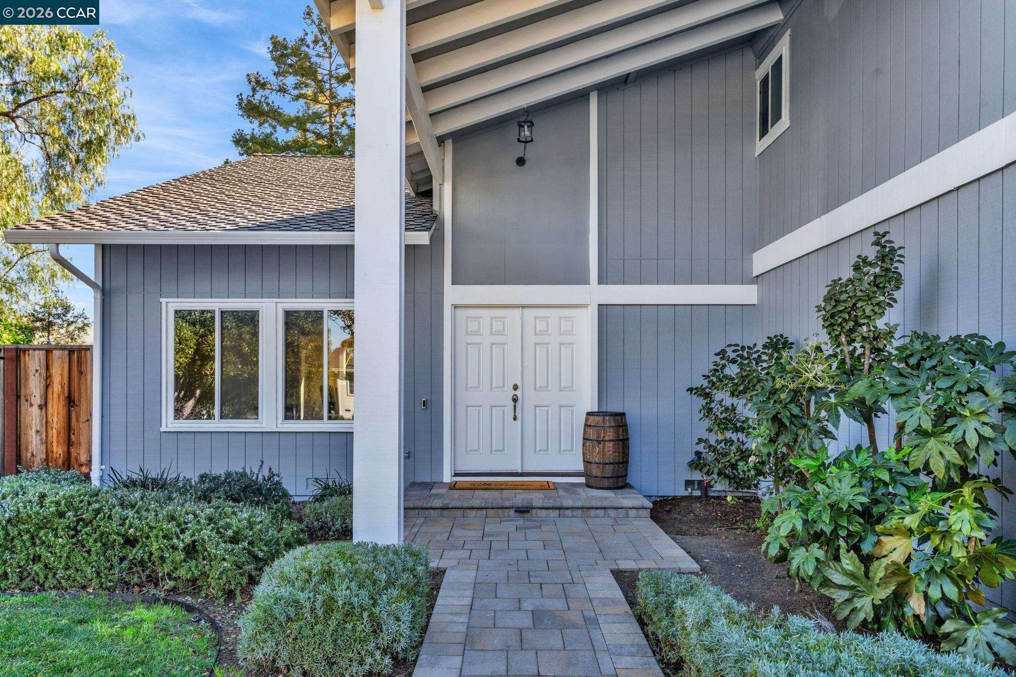 Detail Gallery Image 5 of 51 For 327 Mt Washington Way, Clayton,  CA 94517 - 5 Beds | 2/1 Baths
