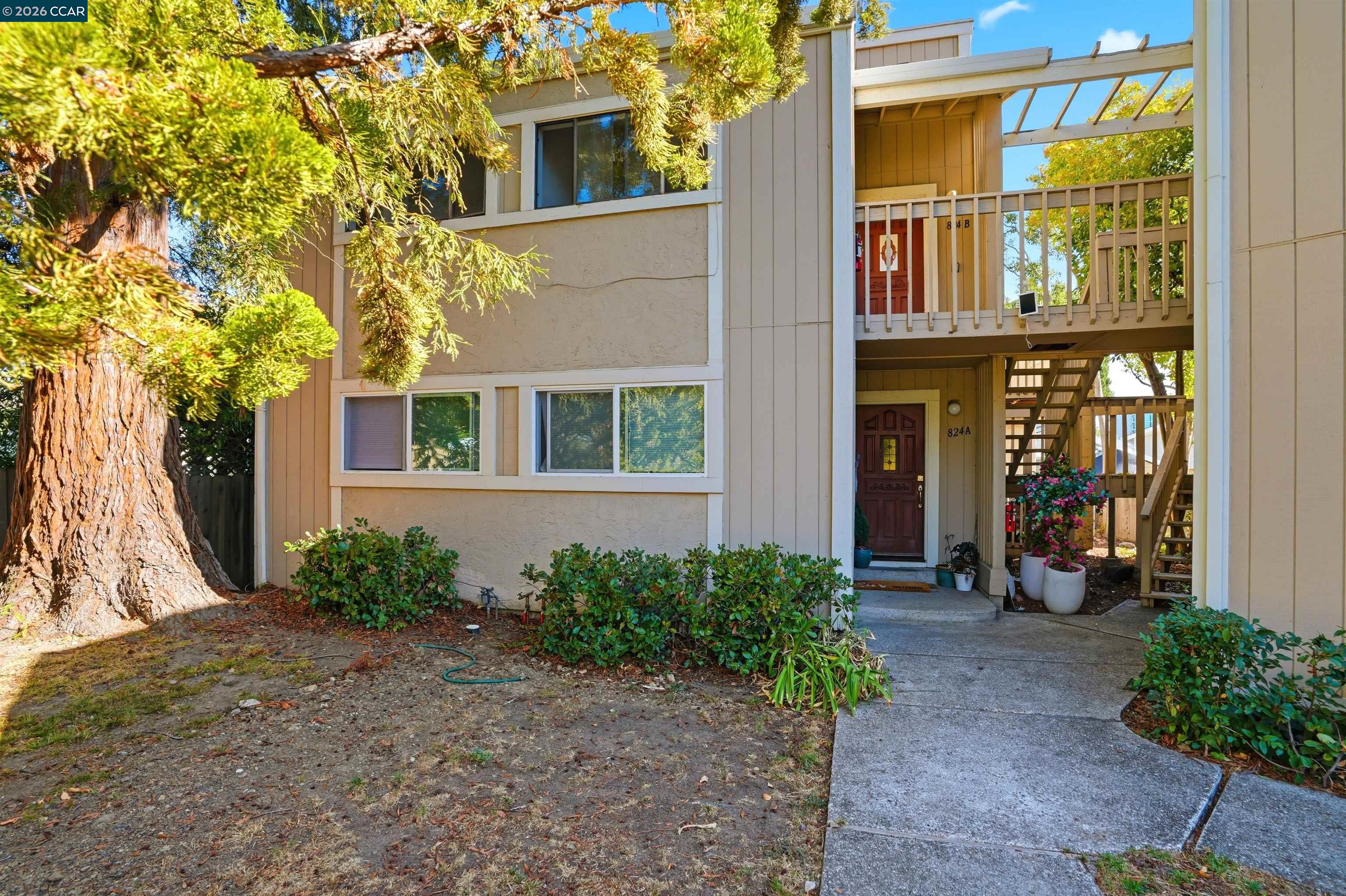 Detail Gallery Image 3 of 32 For 824 Cedar St #B,  Redwood City,  CA 94063 - 2 Beds | 1/1 Baths