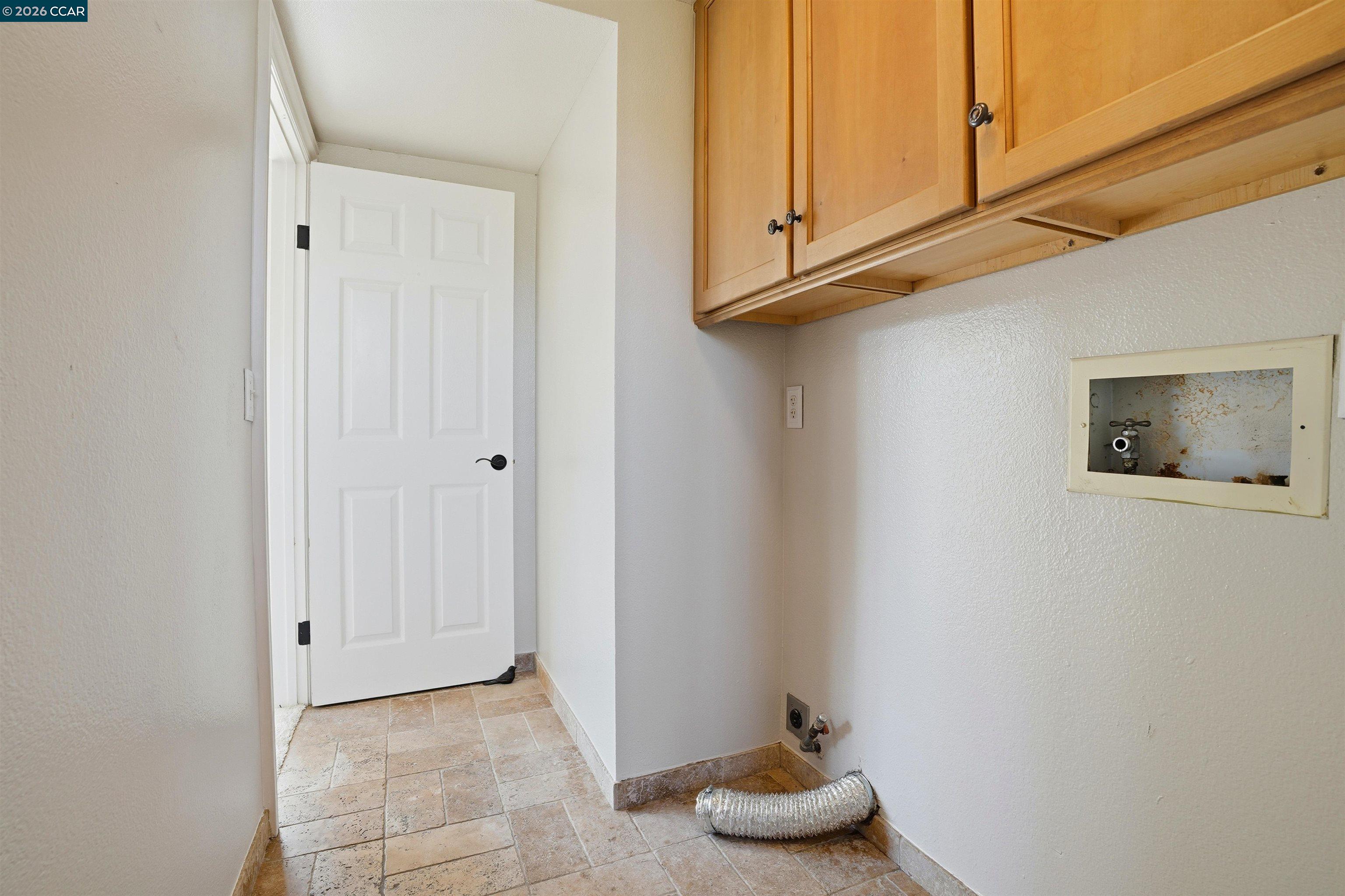 Detail Gallery Image 28 of 32 For 824 Cedar St #B,  Redwood City,  CA 94063 - 2 Beds | 1/1 Baths