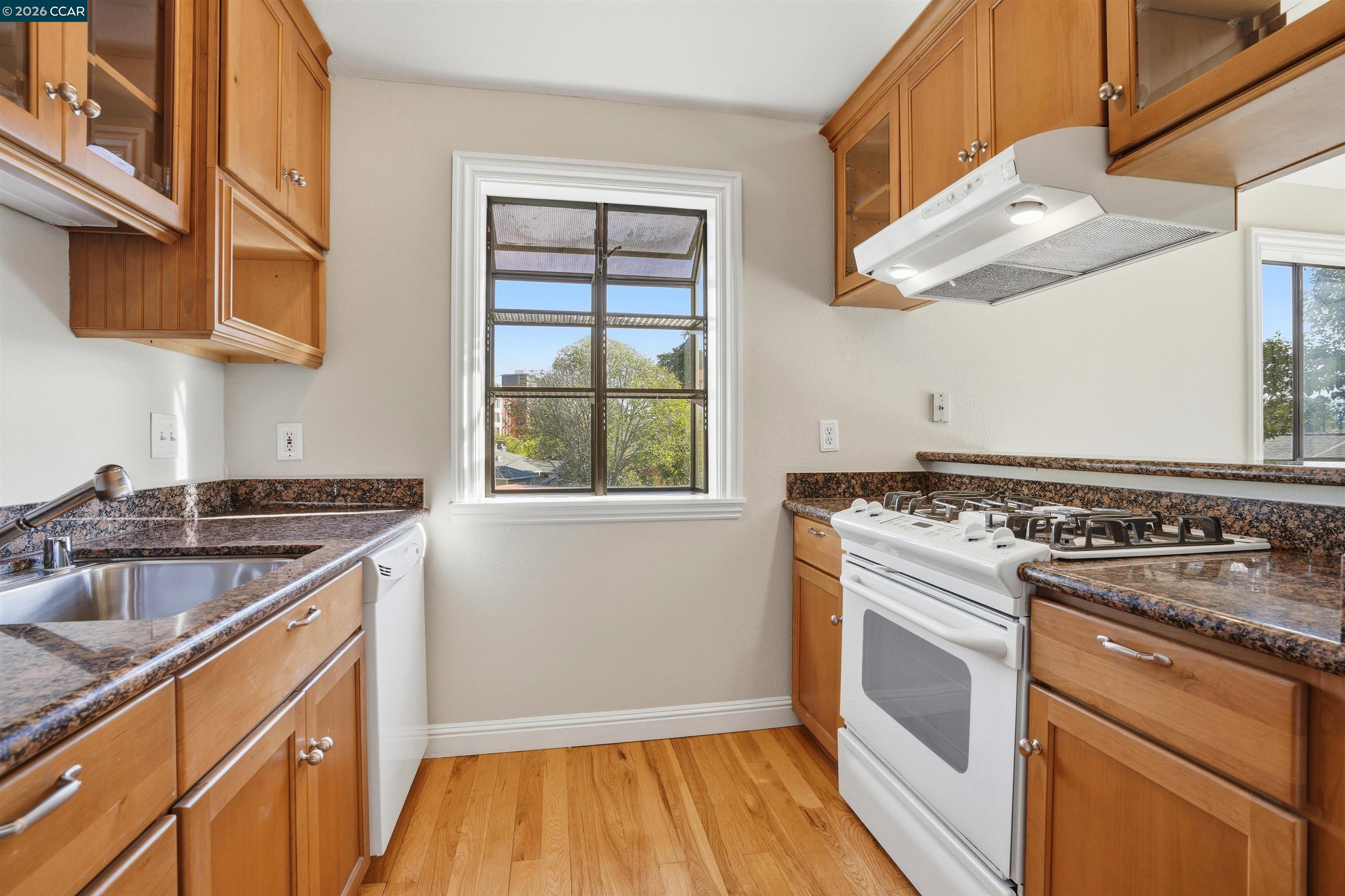 Detail Gallery Image 10 of 32 For 824 Cedar St #B,  Redwood City,  CA 94063 - 2 Beds | 1/1 Baths