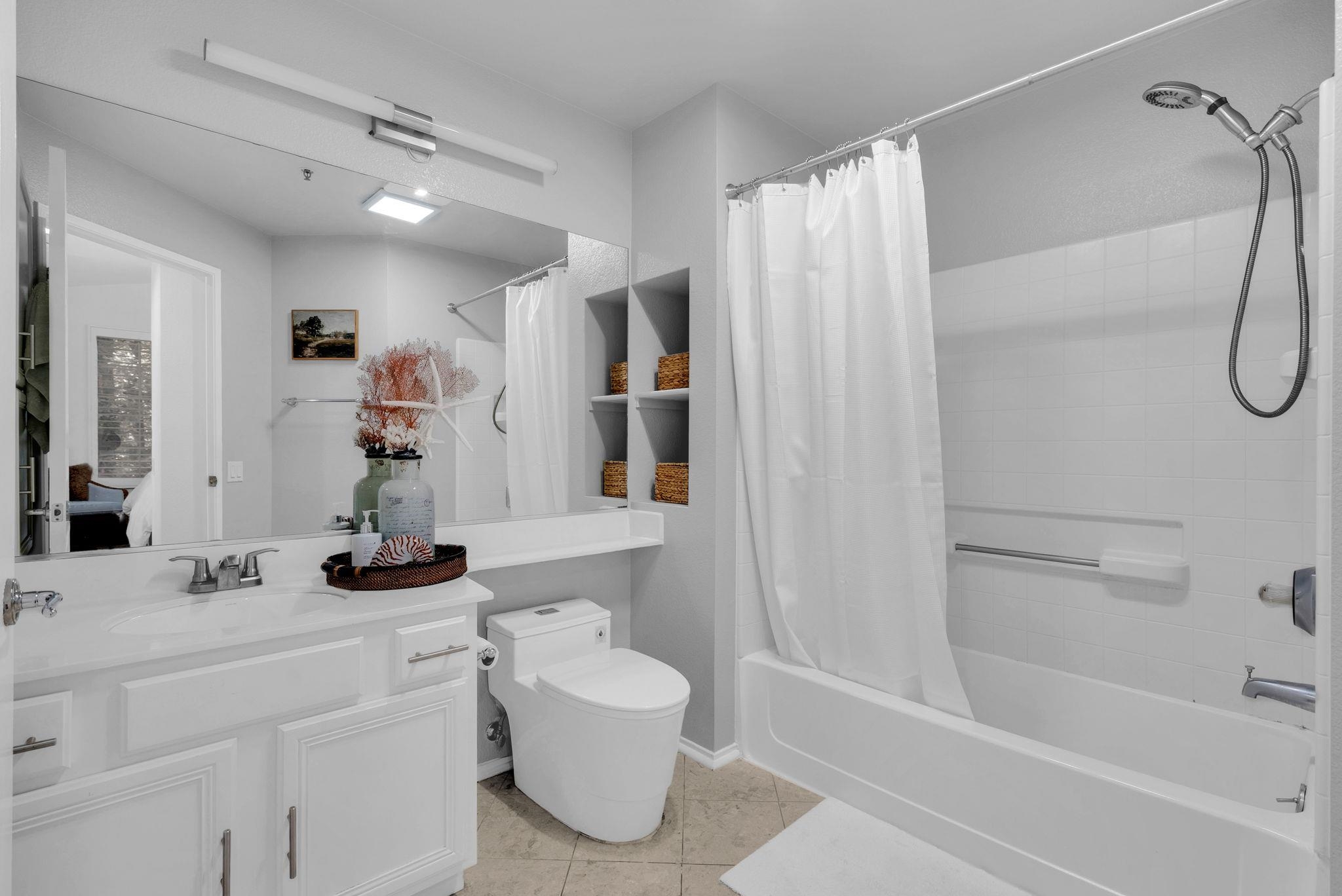 Detail Gallery Image 11 of 27 For 180 Caldecott #314,  Oakland,  CA 94618 - 1 Beds | 1 Baths