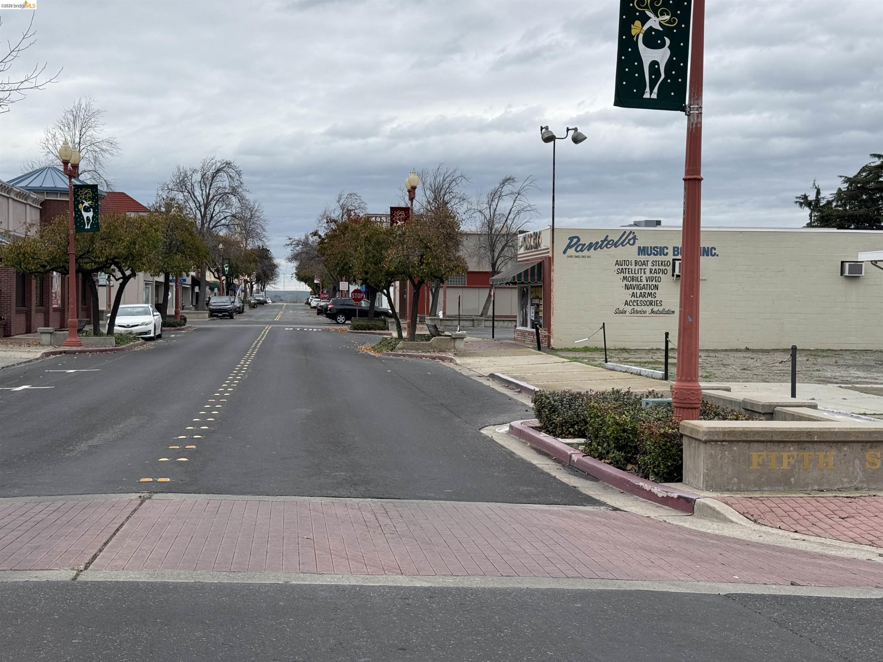 Detail Gallery Image 4 of 9 For 415 G St, Antioch,  CA 94509 - – Beds | – Baths