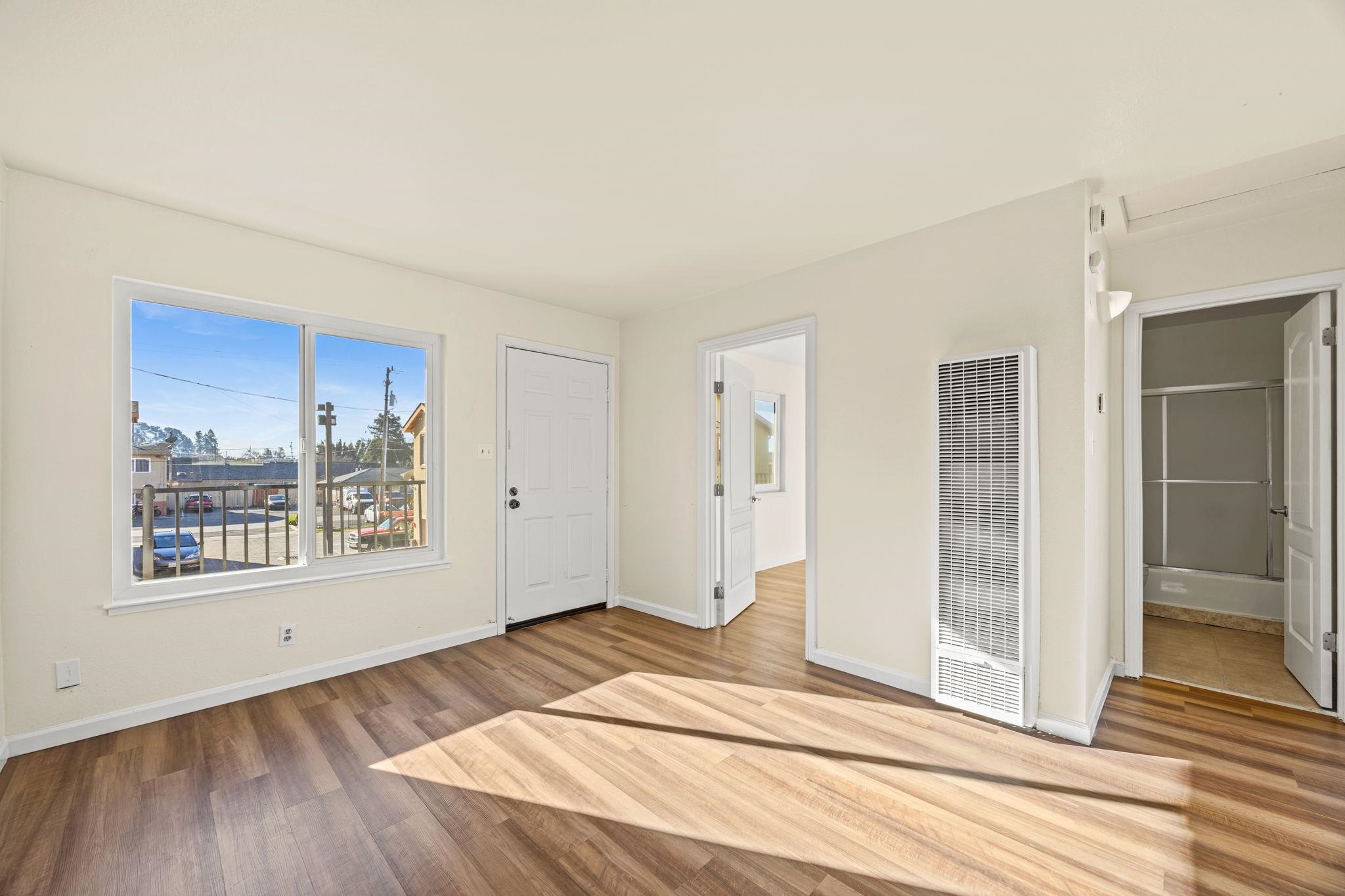 Detail Gallery Image 4 of 19 For 22241 S Garden Ave, Hayward,  CA 94541 - – Beds | – Baths