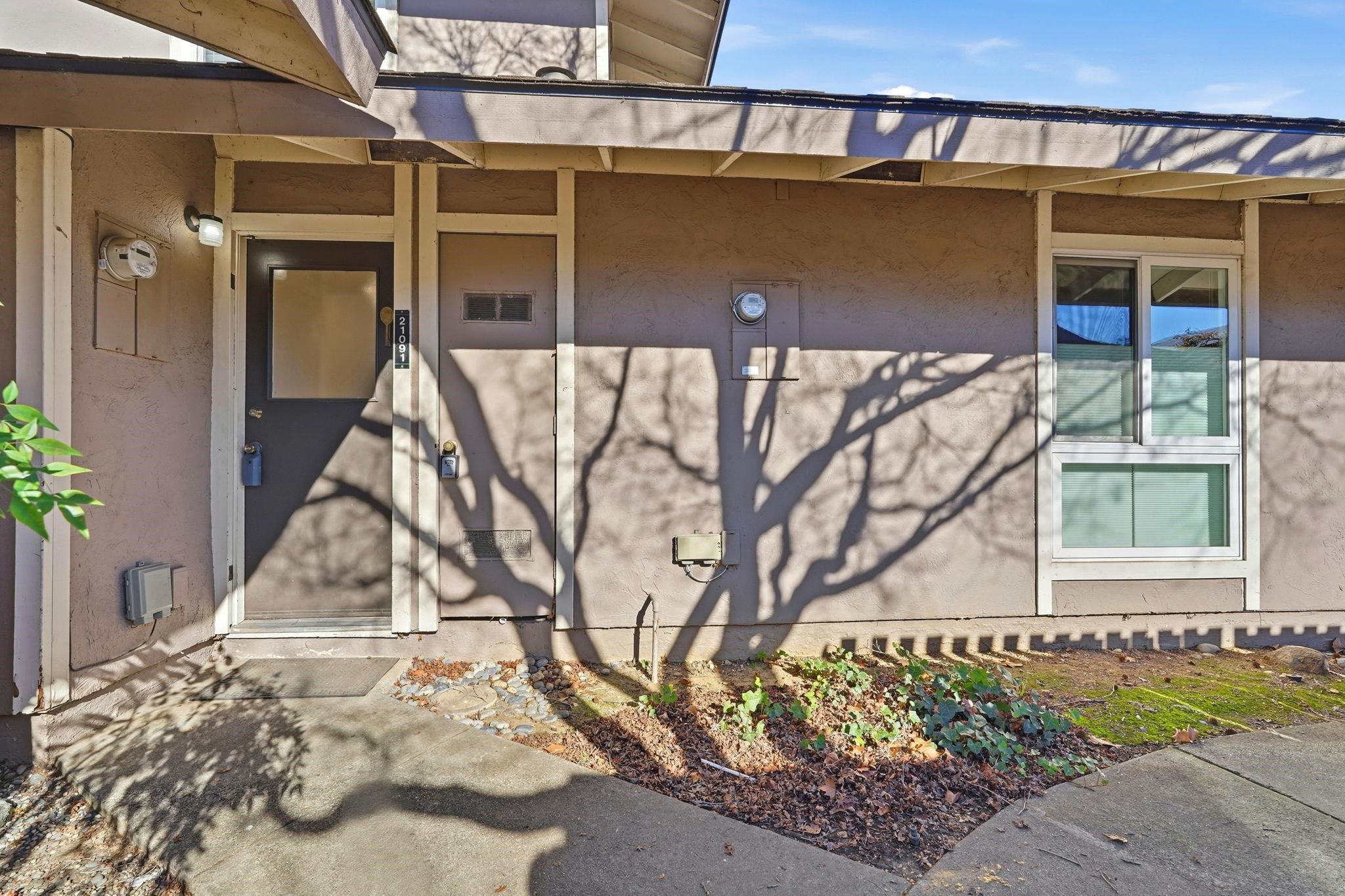 Detail Gallery Image 2 of 40 For 21091 Red Fir Ct, Cupertino,  CA 95014 - 3 Beds | 1/1 Baths