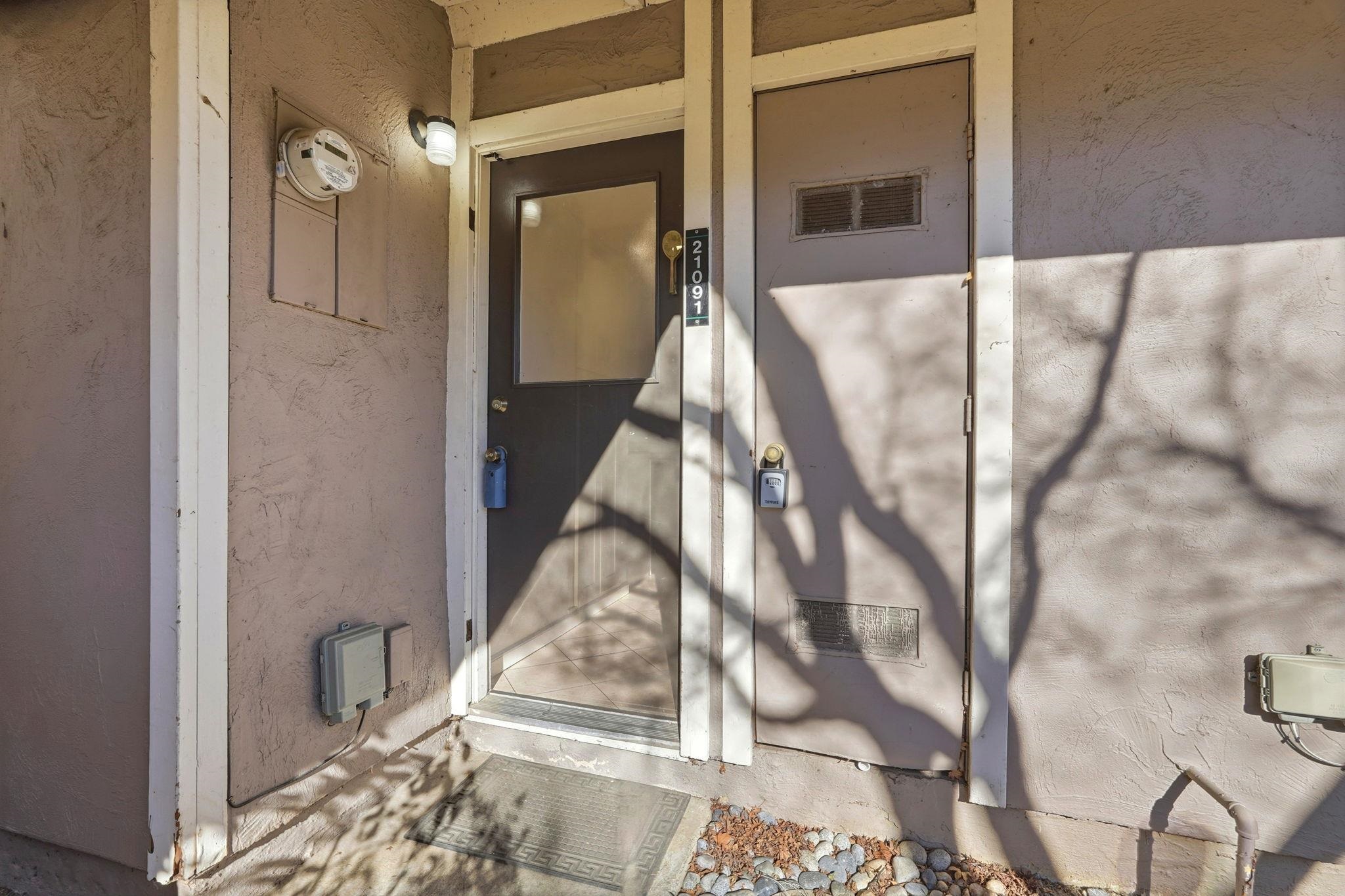 Detail Gallery Image 3 of 40 For 21091 Red Fir Ct, Cupertino,  CA 95014 - 3 Beds | 1/1 Baths