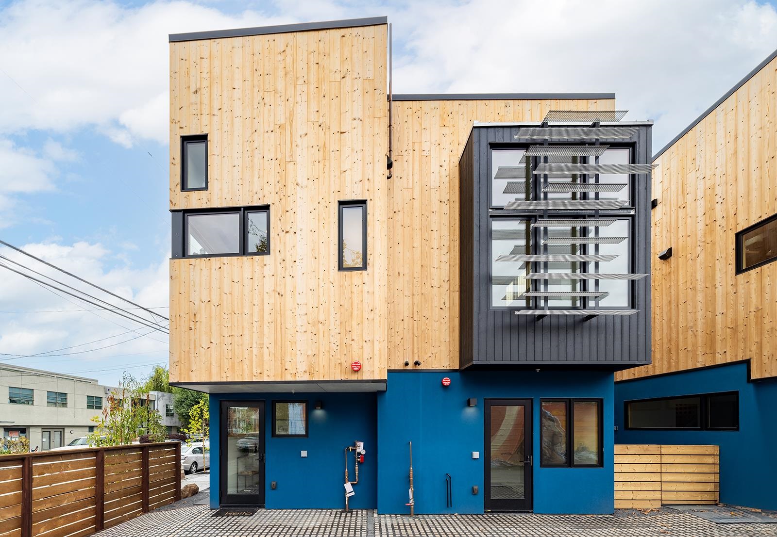 Detail Gallery Image 2 of 41 For 817 Jones, Berkeley,  CA 94710 - 2 Beds | 1/1 Baths