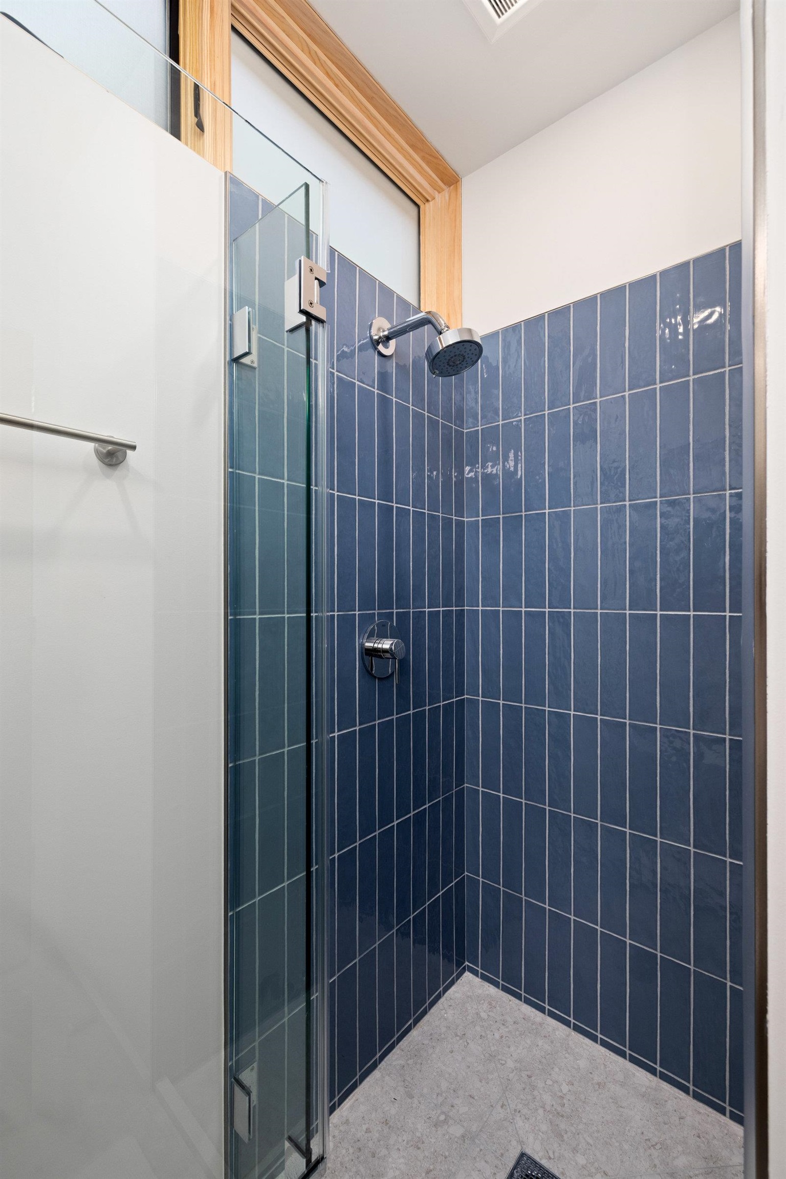 Detail Gallery Image 17 of 41 For 817 Jones, Berkeley,  CA 94710 - 2 Beds | 1/1 Baths