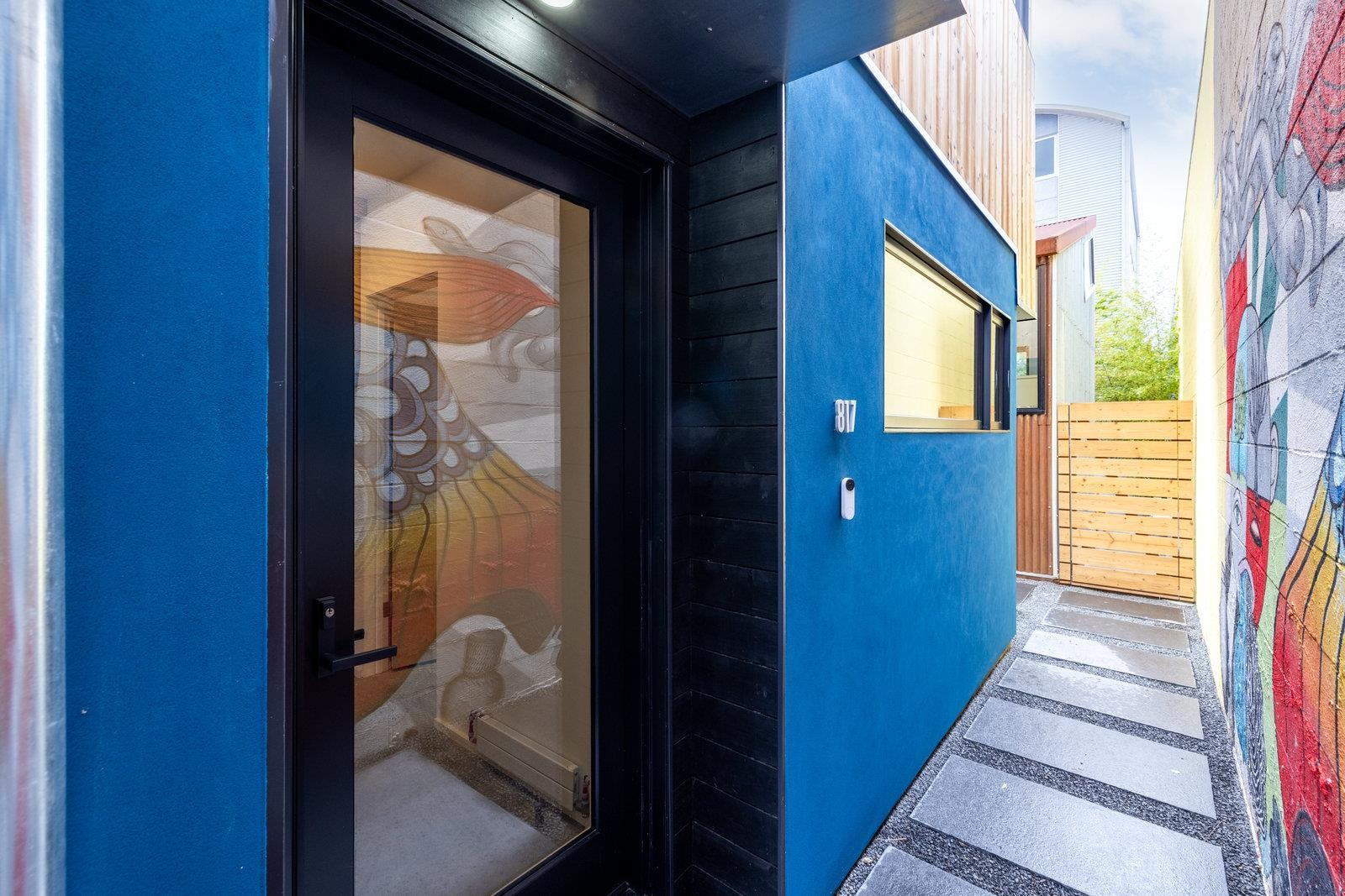 Detail Gallery Image 5 of 41 For 817 Jones, Berkeley,  CA 94710 - 2 Beds | 1/1 Baths