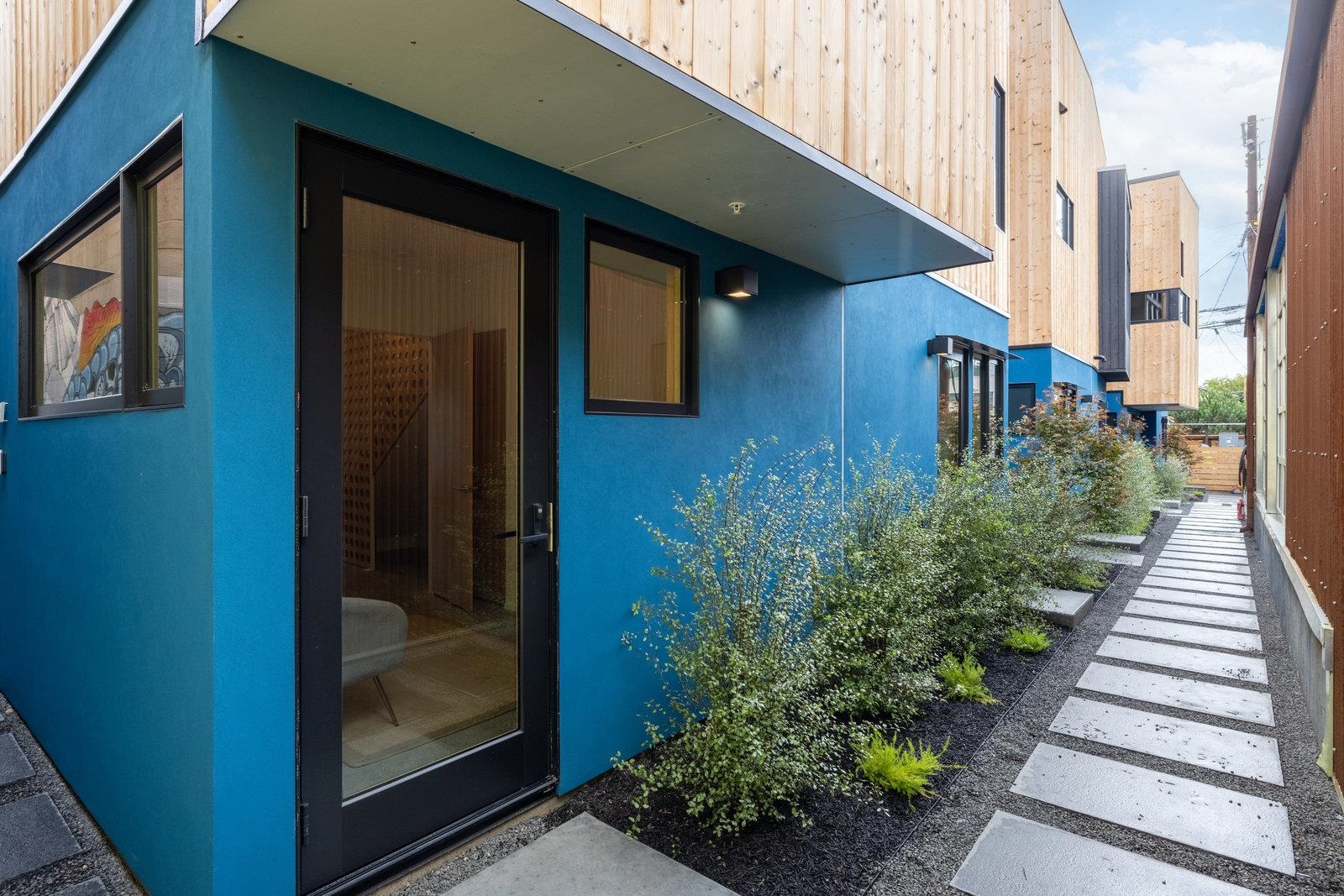 Detail Gallery Image 7 of 41 For 817 Jones, Berkeley,  CA 94710 - 2 Beds | 1/1 Baths