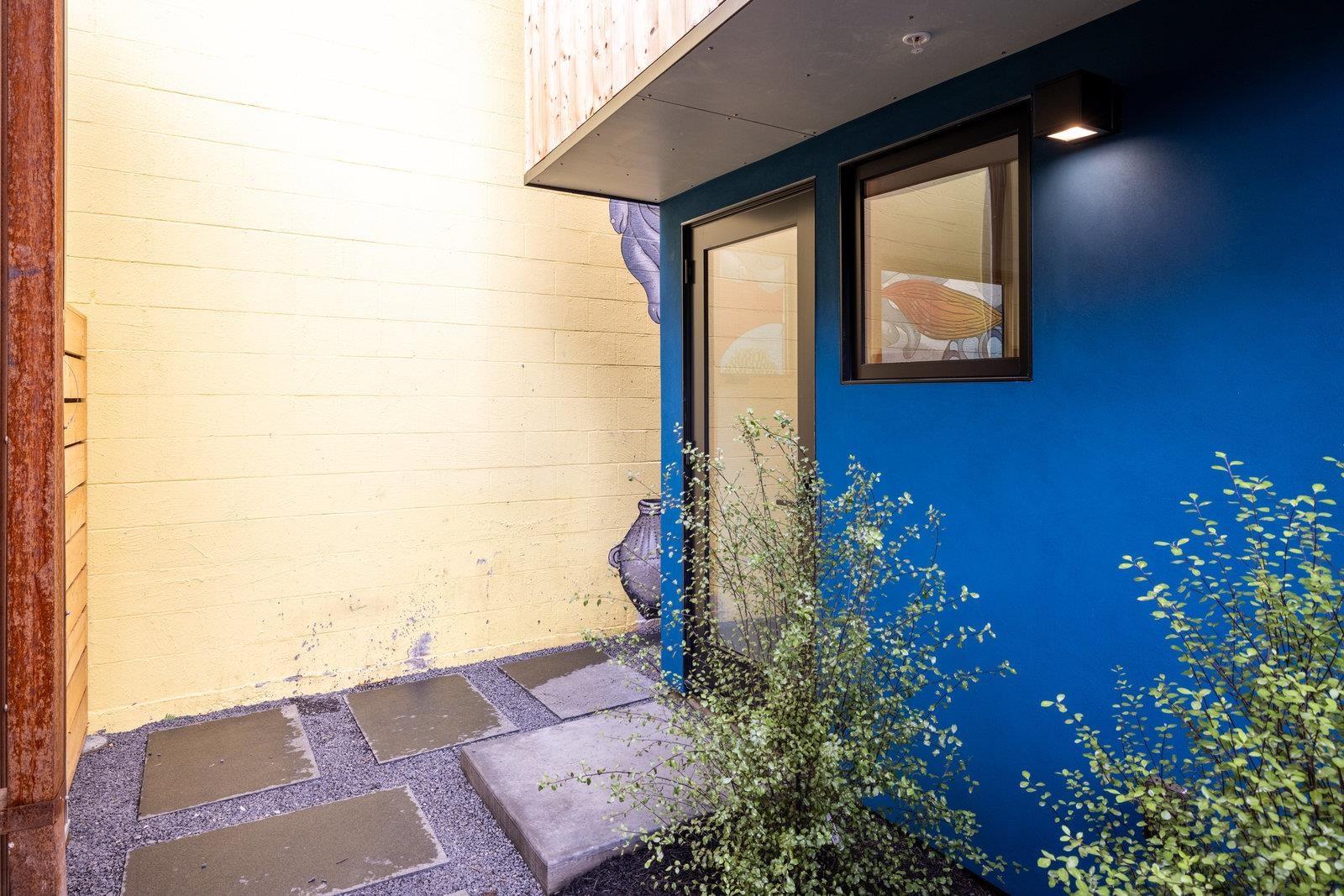 Detail Gallery Image 9 of 41 For 817 Jones, Berkeley,  CA 94710 - 2 Beds | 1/1 Baths