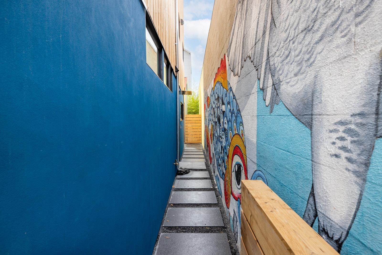 Detail Gallery Image 10 of 41 For 817 Jones, Berkeley,  CA 94710 - 2 Beds | 1/1 Baths