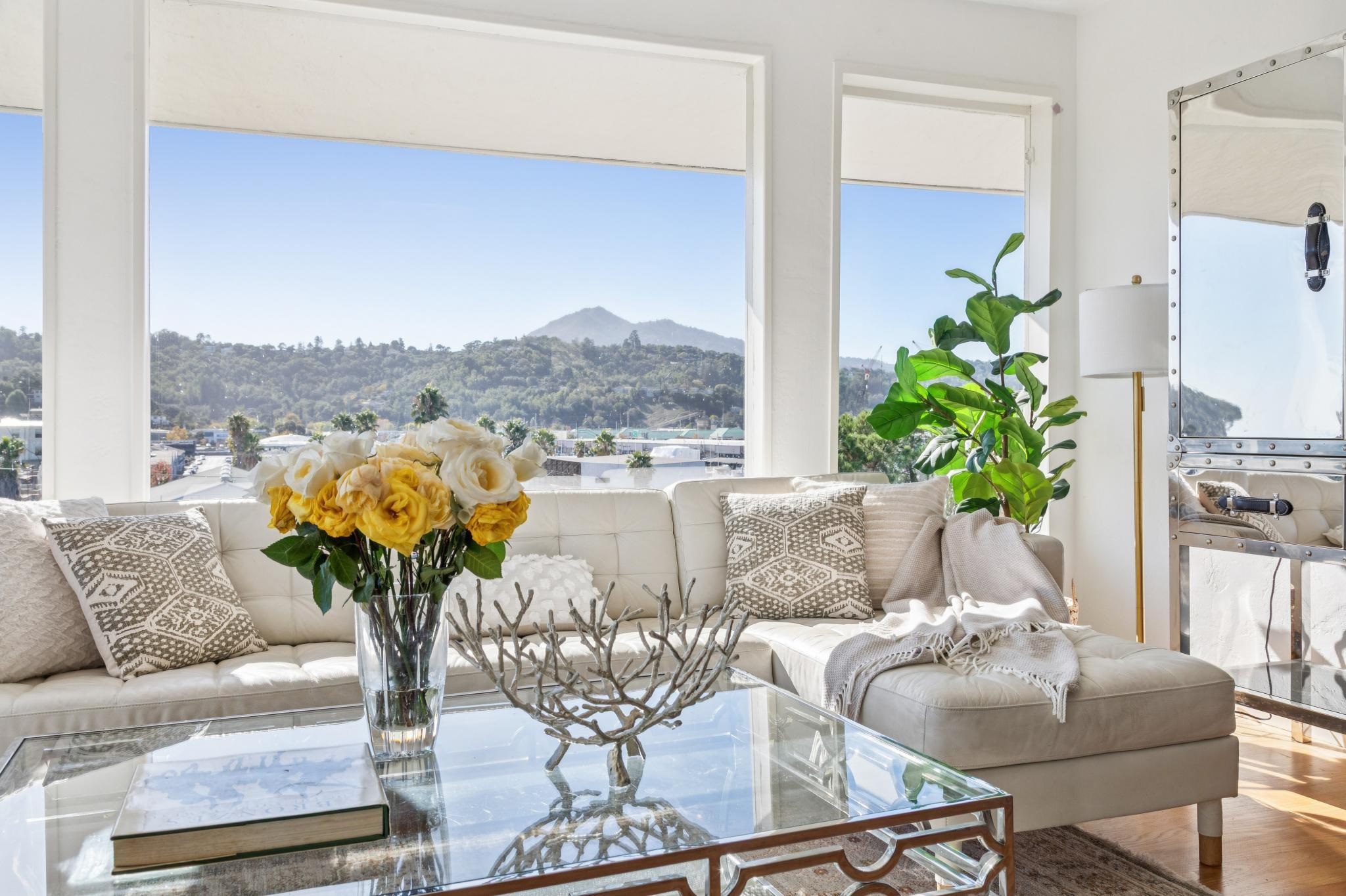Detail Gallery Image 15 of 51 For 28 Marina Court Dr, San Rafael,  CA 94901 - 3 Beds | 2/1 Baths