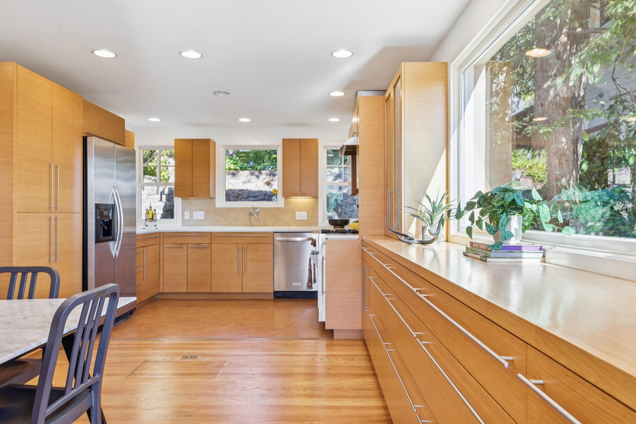 Detail Gallery Image 6 of 51 For 28 Marina Court Dr, San Rafael,  CA 94901 - 3 Beds | 2/1 Baths