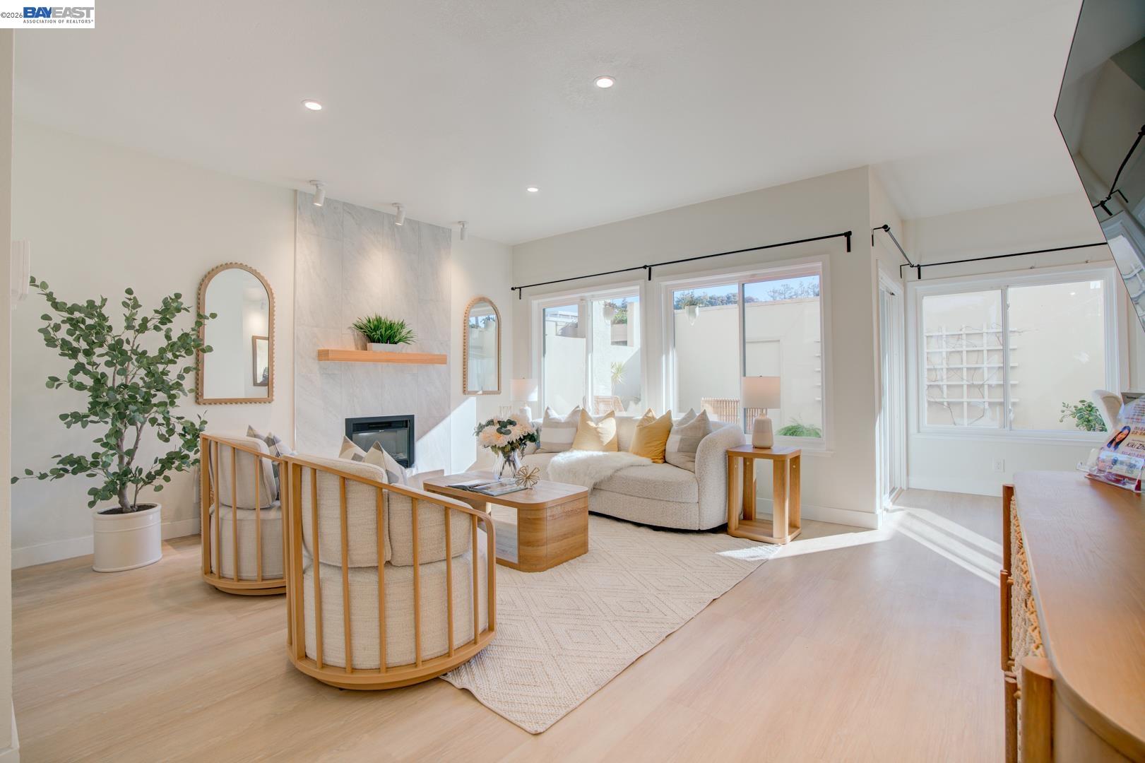 Front Image Thumbnail for BE41120908