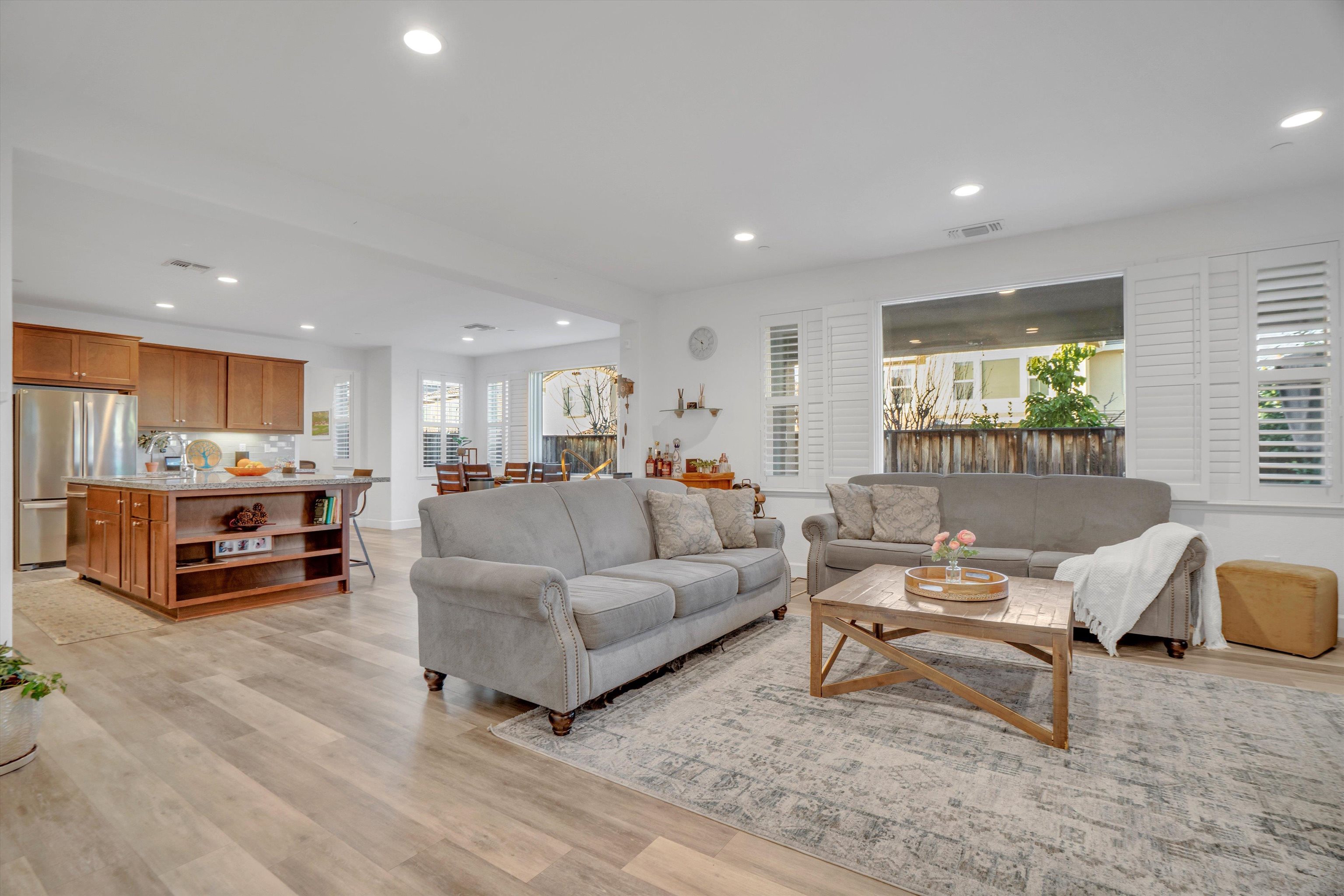 Detail Gallery Image 13 of 48 For 263 E Vita Ave, Mountain House,  CA 95391 - 4 Beds | 3/1 Baths