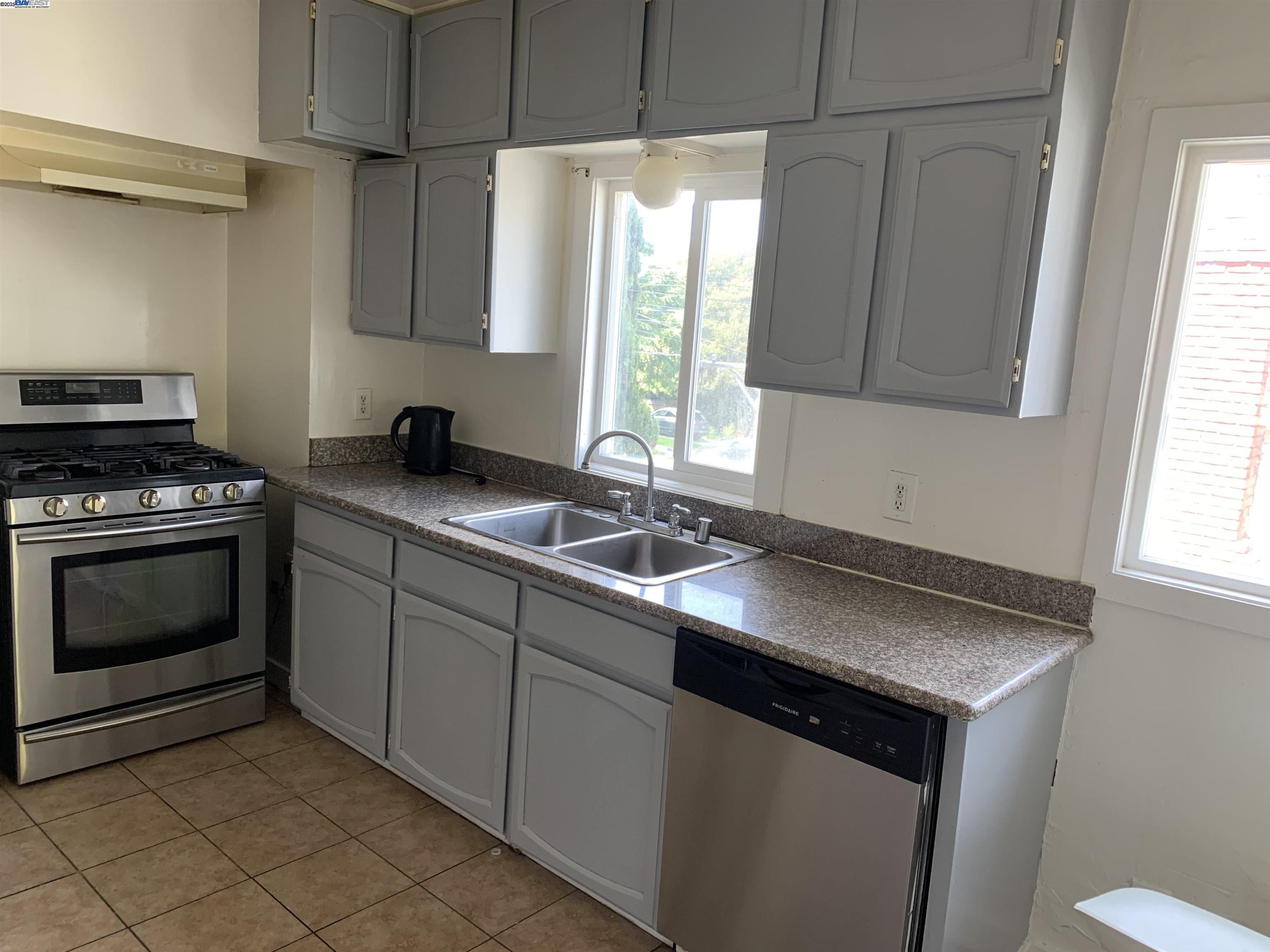 9380 Thermal St., Oakland CA 94605 — photo 2