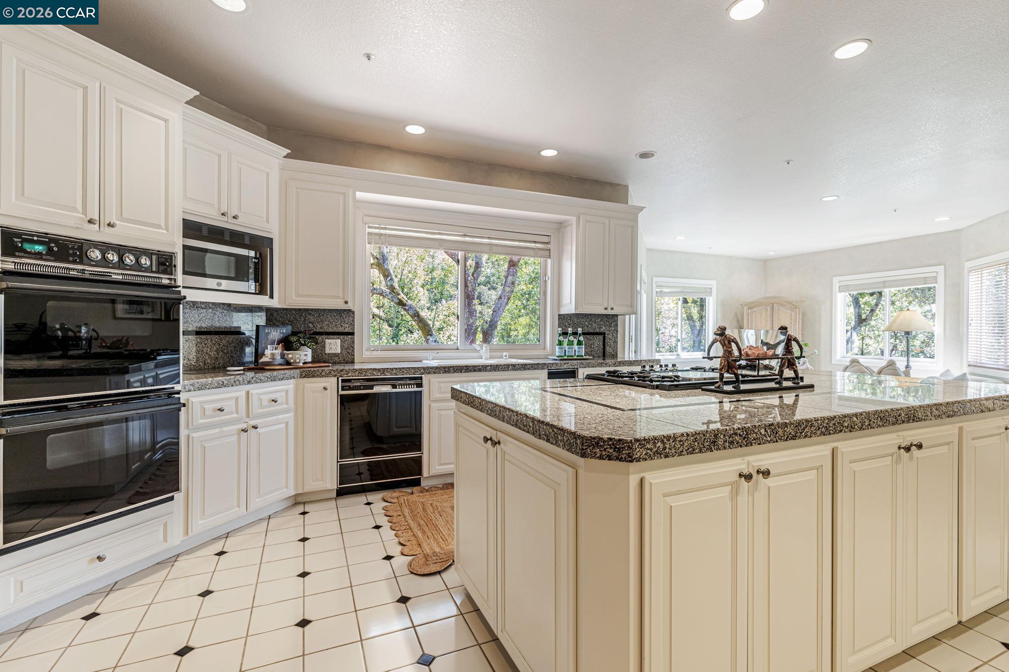 Detail Gallery Image 12 of 47 For 4 Julianna Ct, Moraga,  CA 94556 - 4 Beds | 4 Baths
