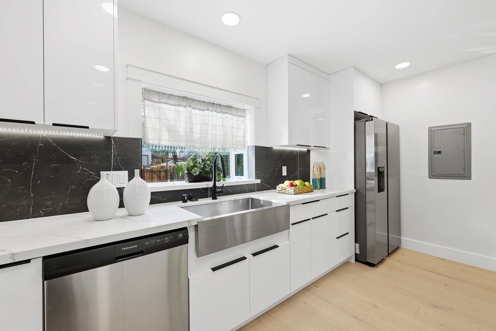 Detail Gallery Image 11 of 59 For 19790 Stanton Ave, Castro Valley,  CA 94546 - 4 Beds | 3 Baths