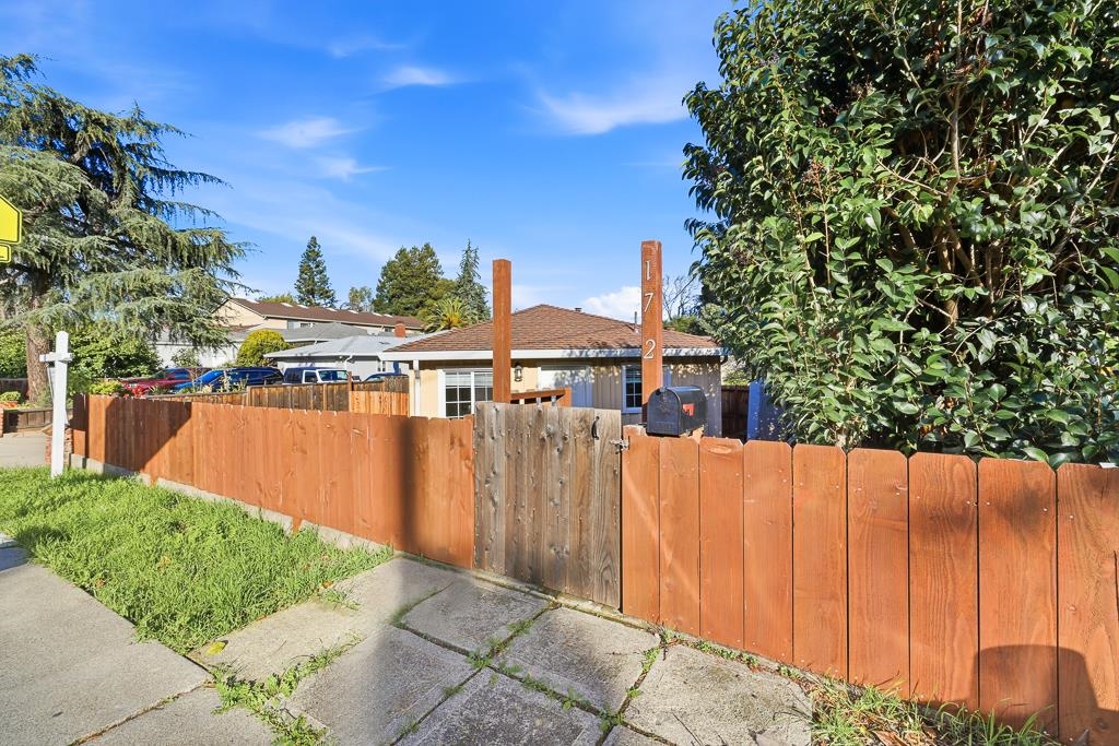 Detail Gallery Image 51 of 59 For 19790 Stanton Ave, Castro Valley,  CA 94546 - 4 Beds | 3 Baths