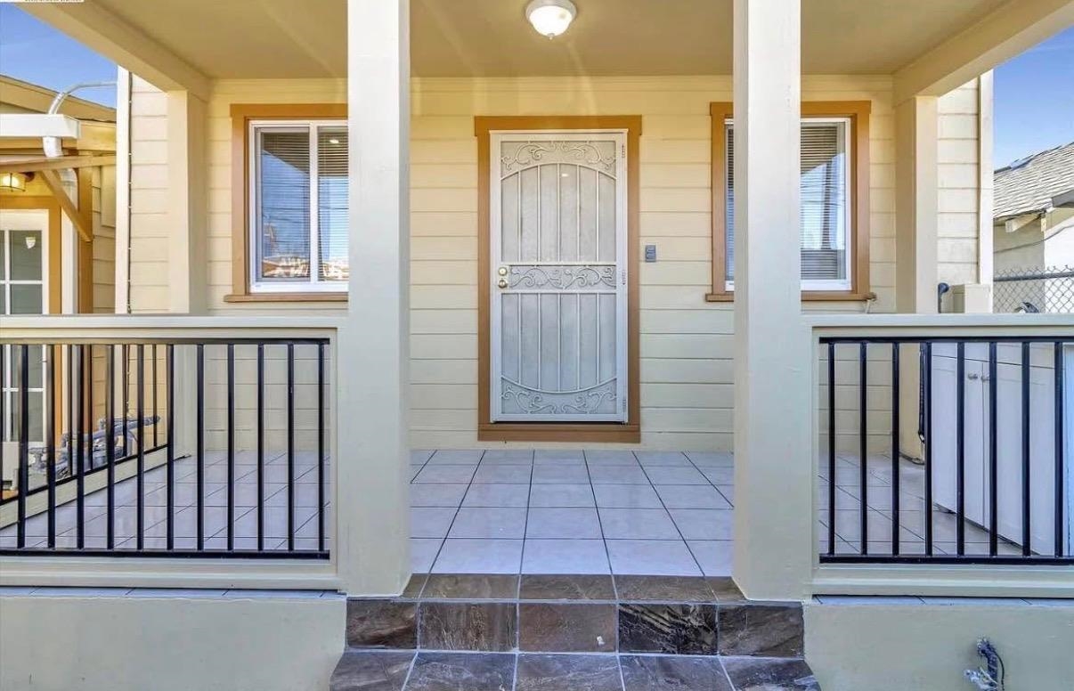 Detail Gallery Image 1 of 8 For 1720 46th Ave, Oakland,  CA 94601 - – Beds | – Baths