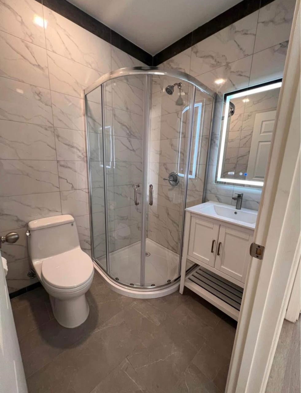 Detail Gallery Image 6 of 8 For 1720 46th Ave, Oakland,  CA 94601 - – Beds | – Baths