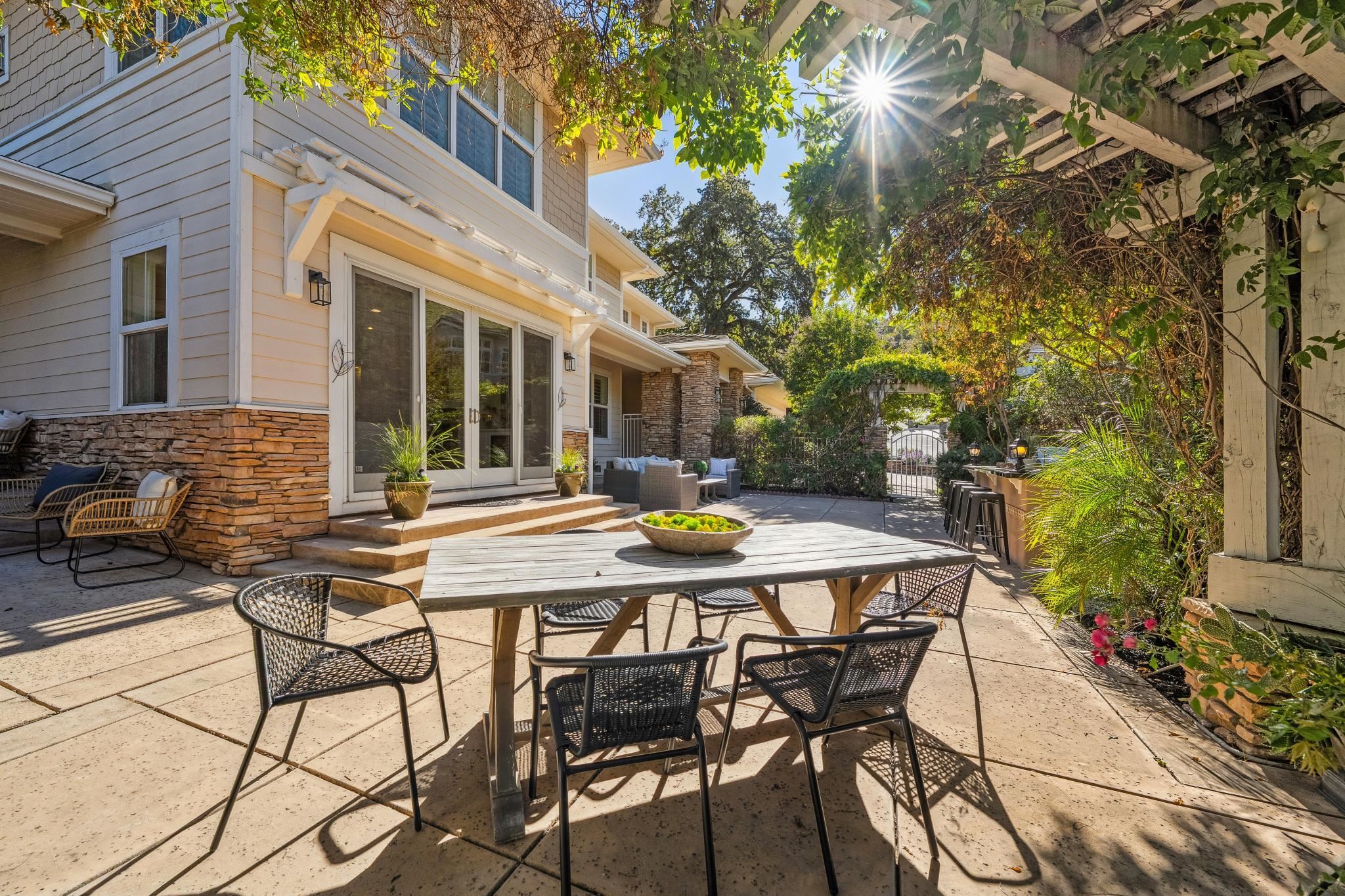 Detail Gallery Image 2 of 60 For 125 Mystic Pl, Alamo,  CA 94507 - 5 Beds | 4/1 Baths