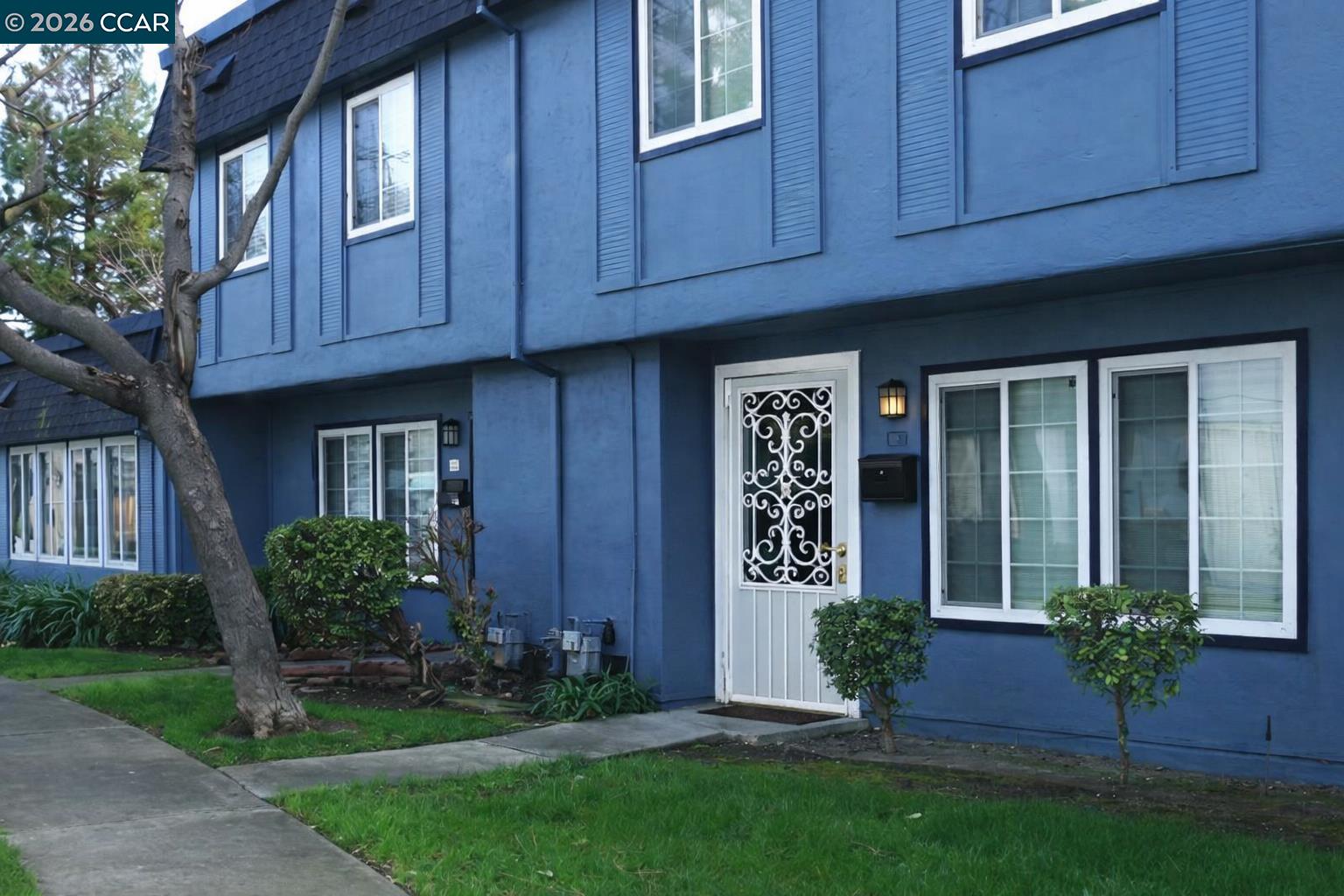 Front Image Thumbnail for CC41120954