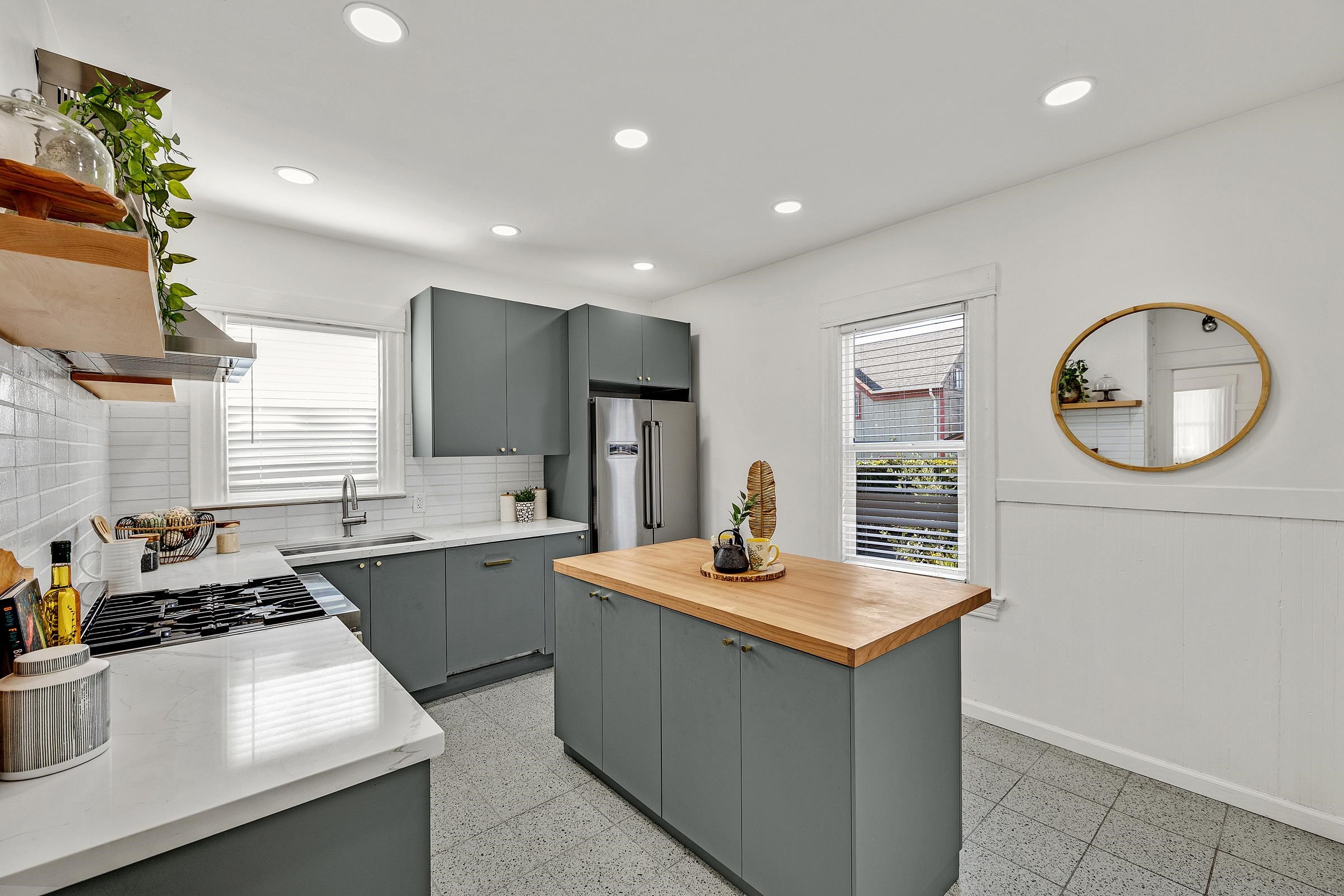 Detail Gallery Image 11 of 39 For 1919 48th Ave, Oakland,  CA 94601 - 4 Beds | 2 Baths