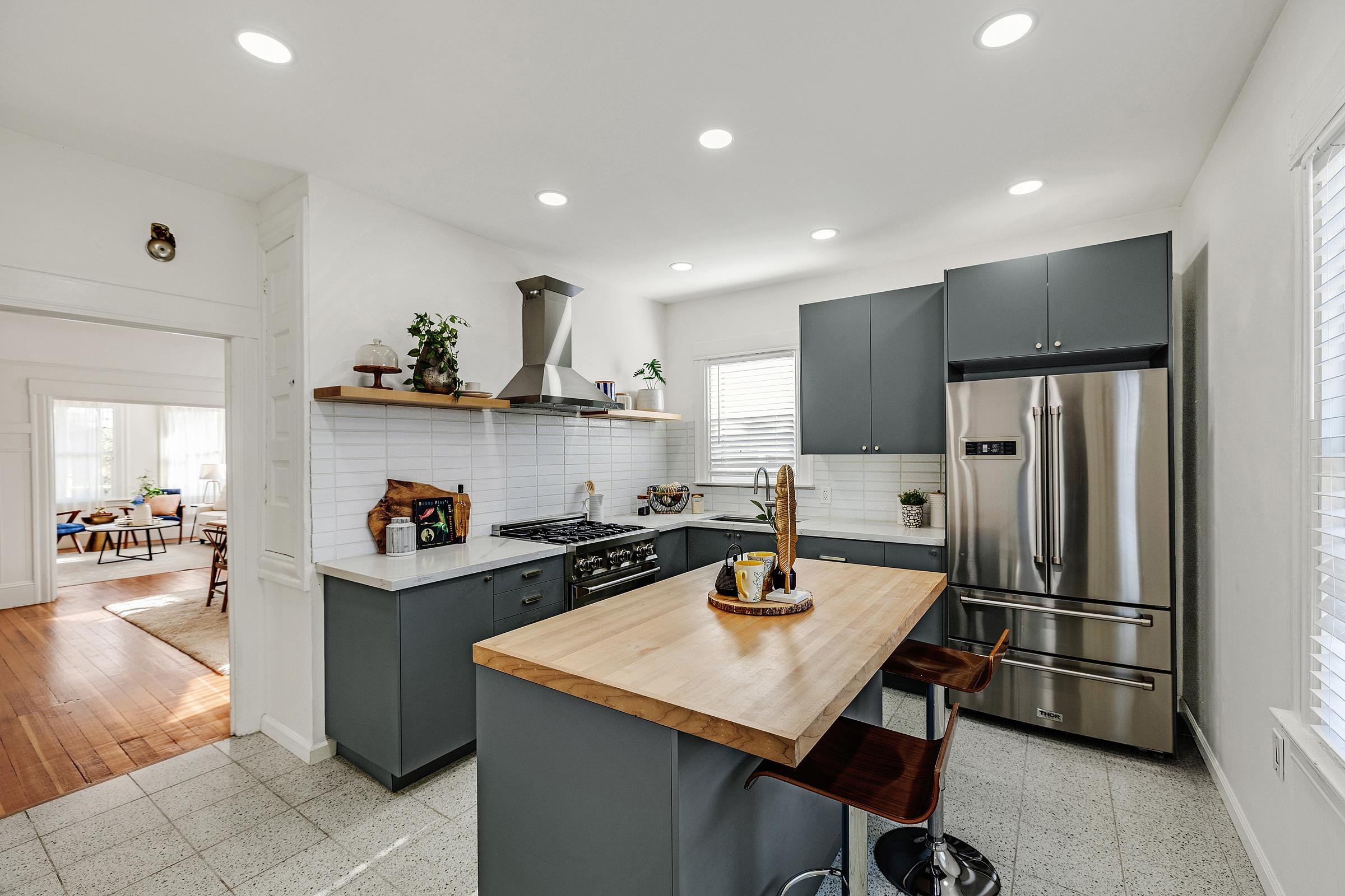 Detail Gallery Image 12 of 39 For 1919 48th Ave, Oakland,  CA 94601 - 4 Beds | 2 Baths