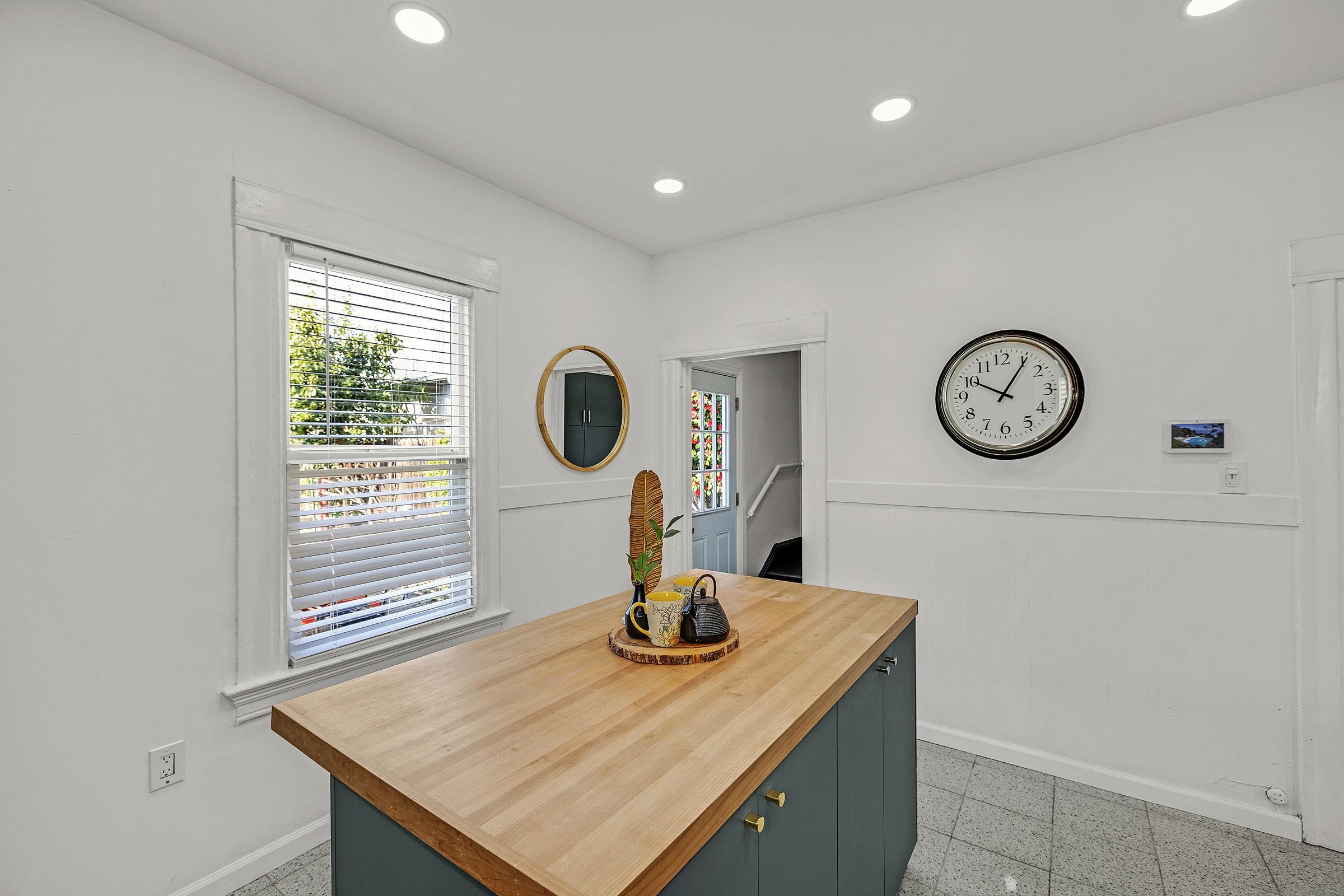 Detail Gallery Image 14 of 39 For 1919 48th Ave, Oakland,  CA 94601 - 4 Beds | 2 Baths