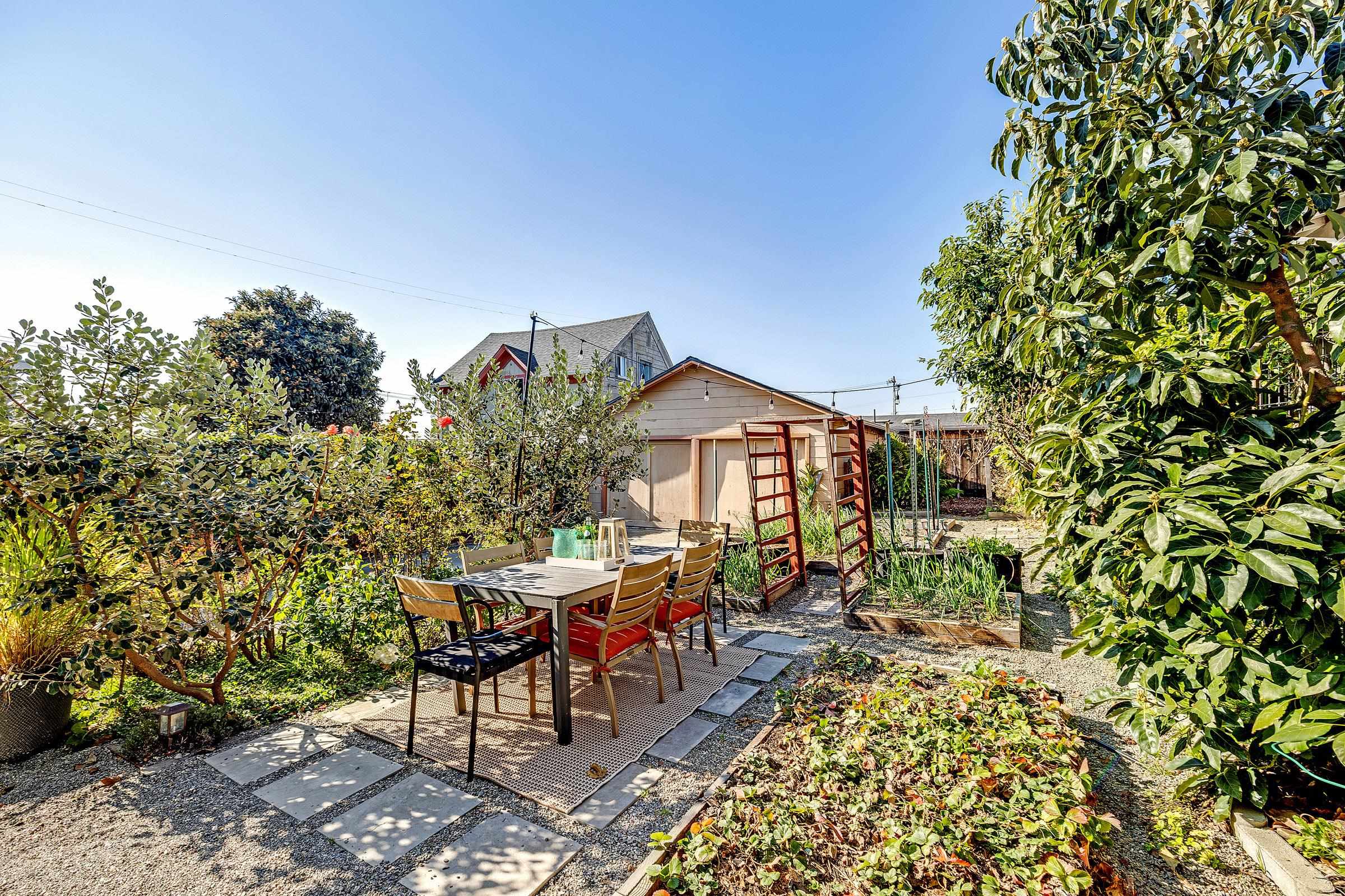 Detail Gallery Image 33 of 39 For 1919 48th Ave, Oakland,  CA 94601 - 4 Beds | 2 Baths