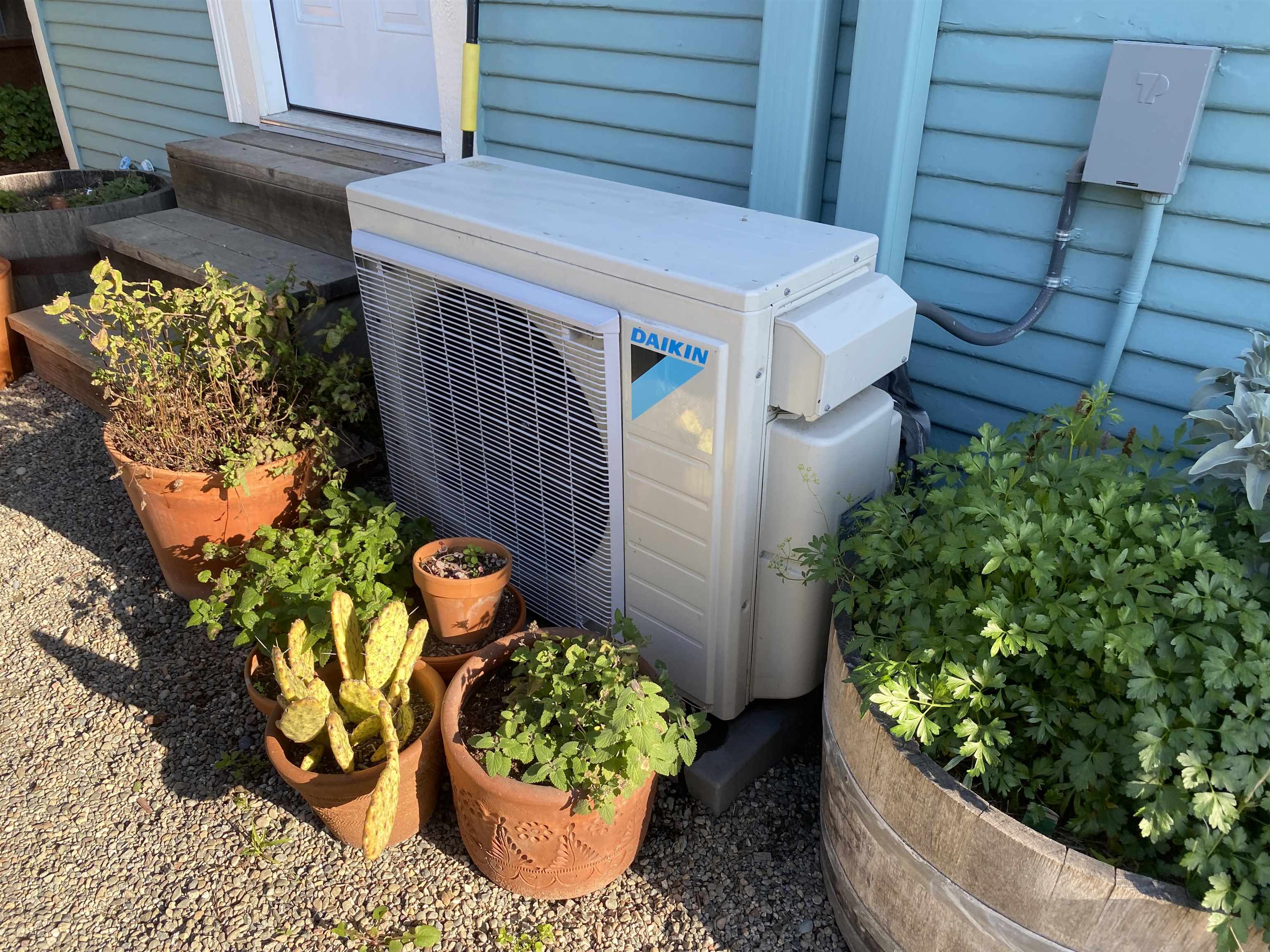 Detail Gallery Image 36 of 39 For 1919 48th Ave, Oakland,  CA 94601 - 4 Beds | 2 Baths